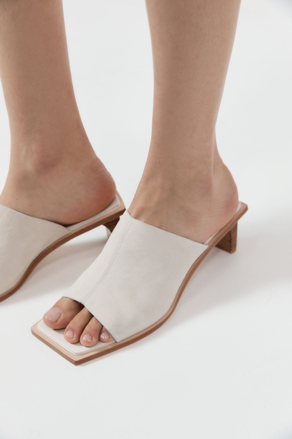 Raw Edge Heel - White - 2