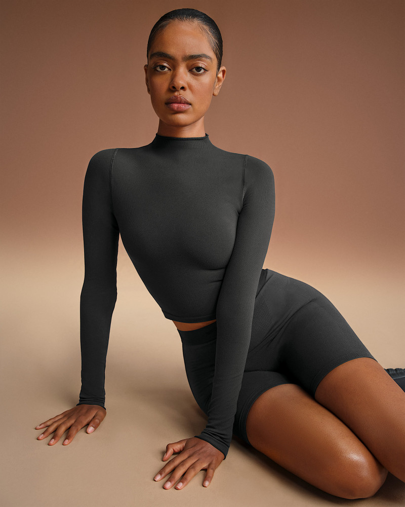 NikeSKIMS Vintage Seamless Women's Mock-Neck Crop Top 3