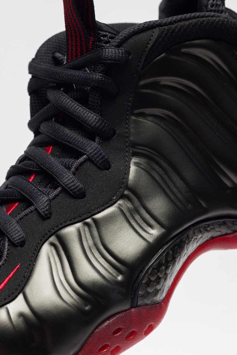 Air Foamposite One Sneaker in Black/Varsity Red - 6