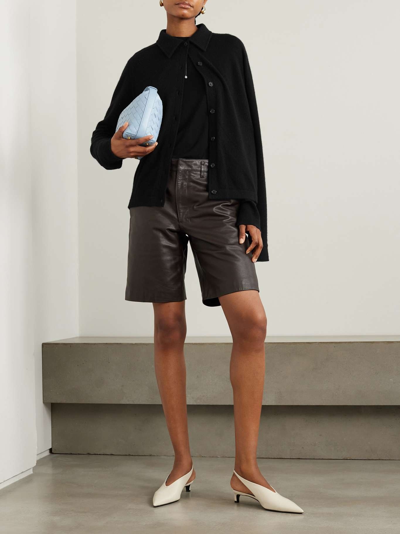 ショートパンツ VALENTINO Black Crepe Couture Shorts RF2J0 1CF 0NO Valentino CREPE COUTURE SHORTS | REVERSIBLE