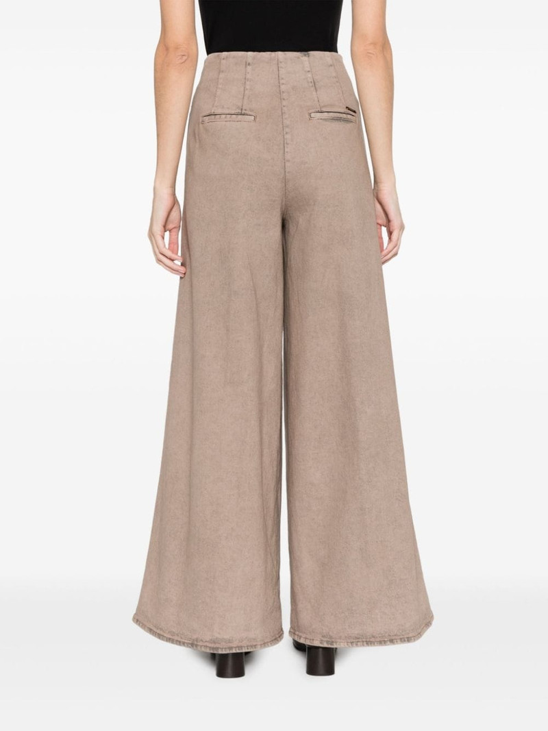 wide-leg pleated jeans 4