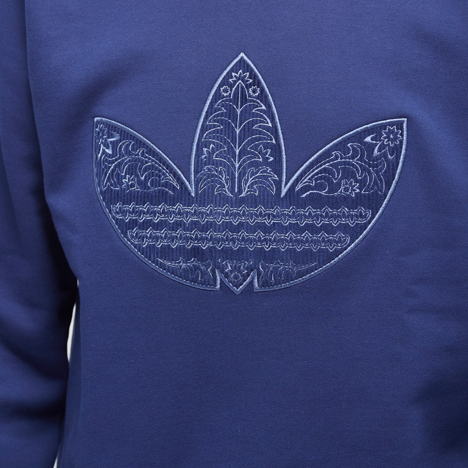 Adidas originals applique trefoil on sale sweatshirt