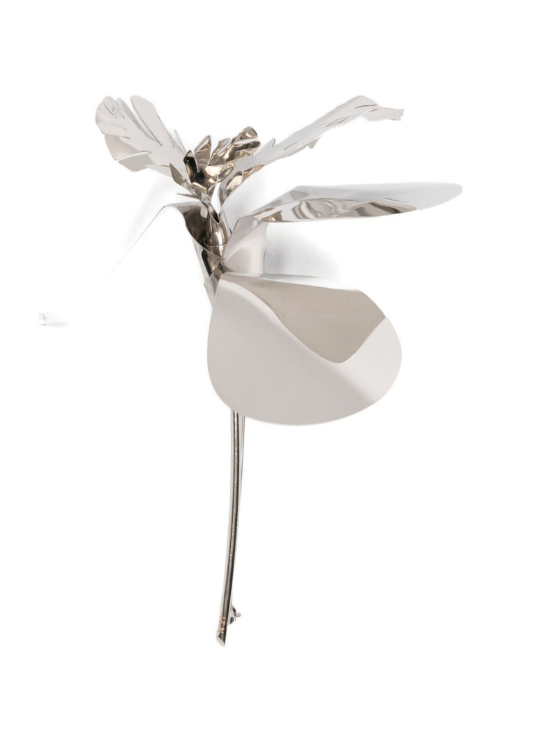 floral-motif brooch 1