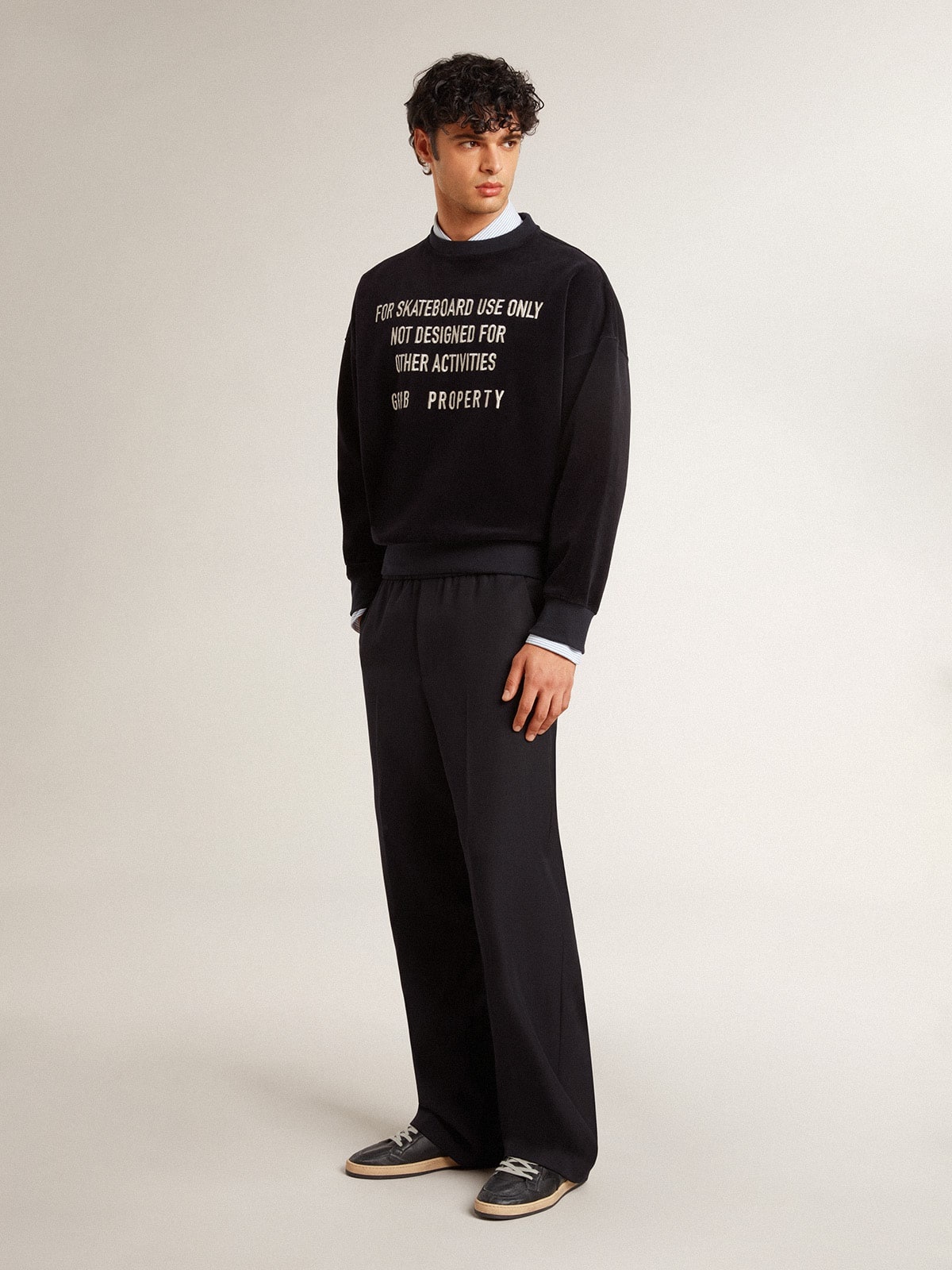 Black crew neck sweatshirt with embroidered lettering - 3