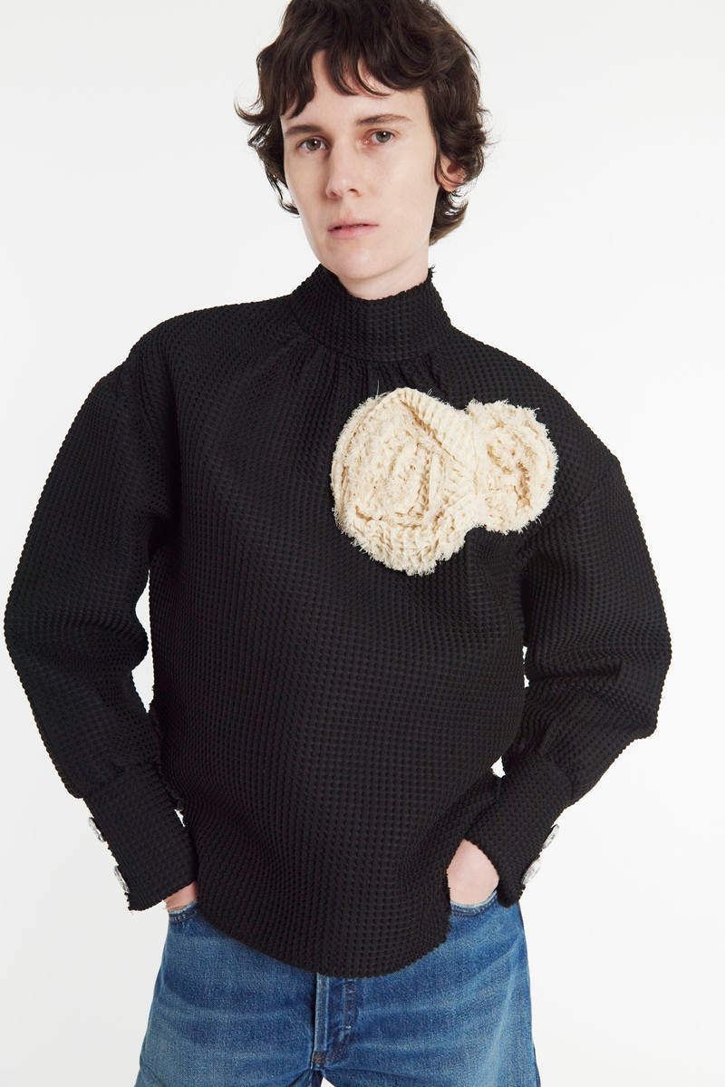 WAFFLE TEXTURE TOP WITH 3D FLOWERS BLACK 11