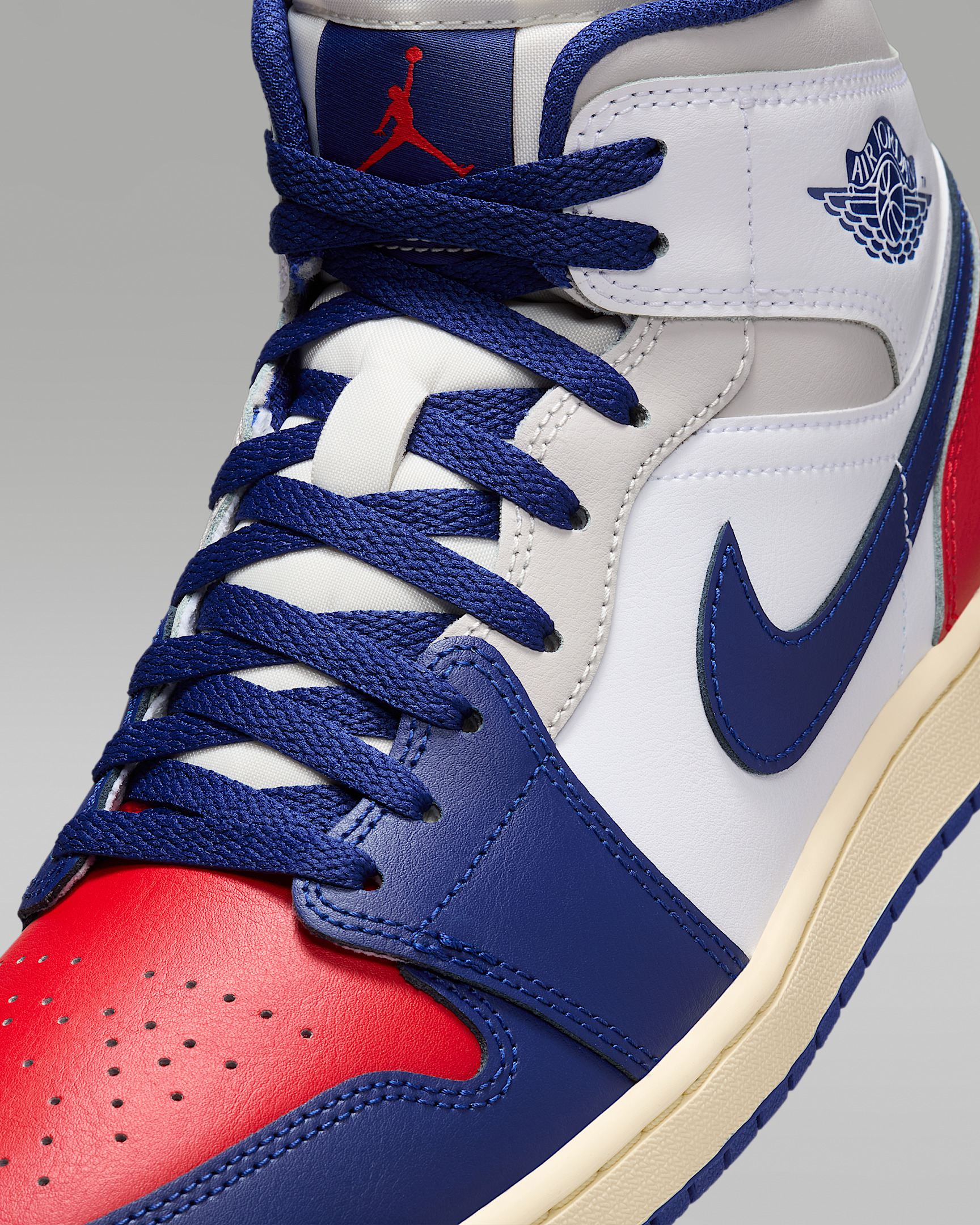 Air Jordan 1 Mid Men's Shoes - 7