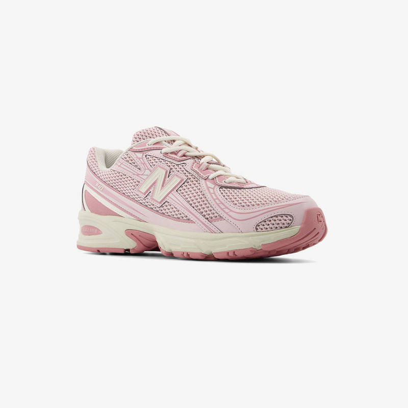 New Balance 740 outlook