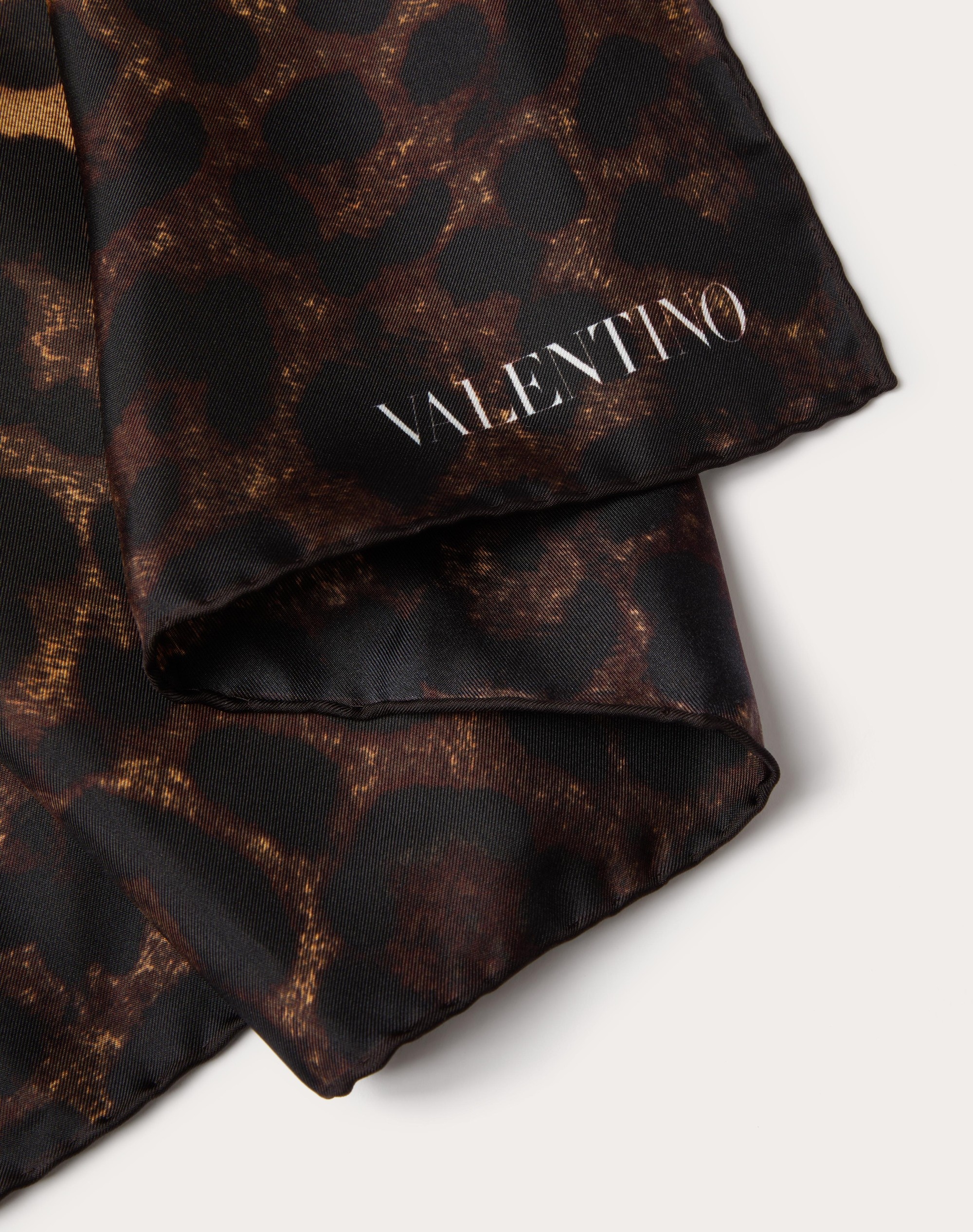 SILK STOLE WITH ANIMALIER PRINT - 2