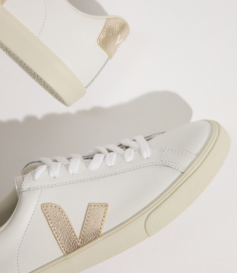 VEJA ESPLAR LEATHER WHITE PLATINE outlook