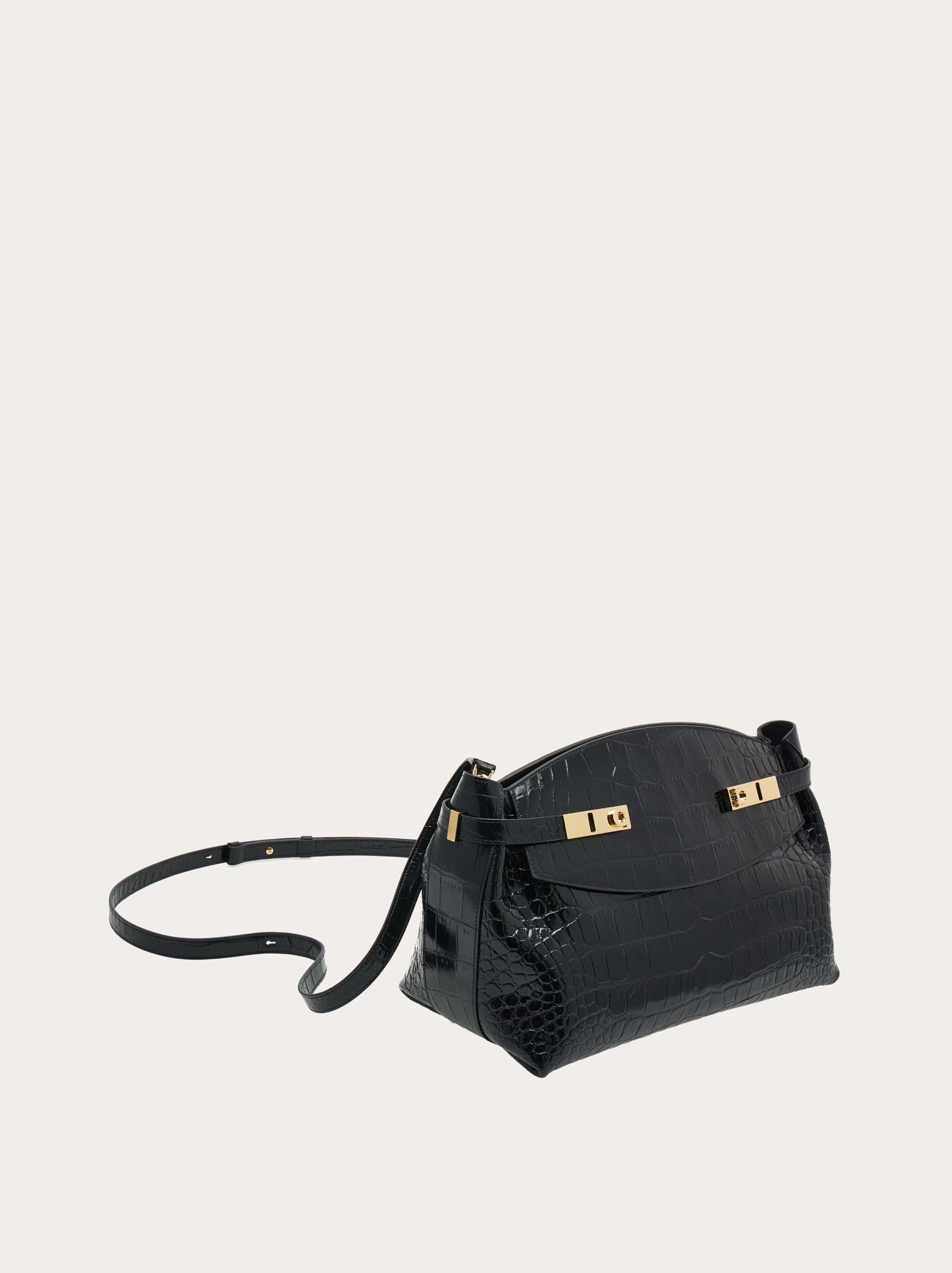 【送料&関税込】Ferragamo Hug Pouch L Hug soft crossbody bag (L) - Women | Ferragamo