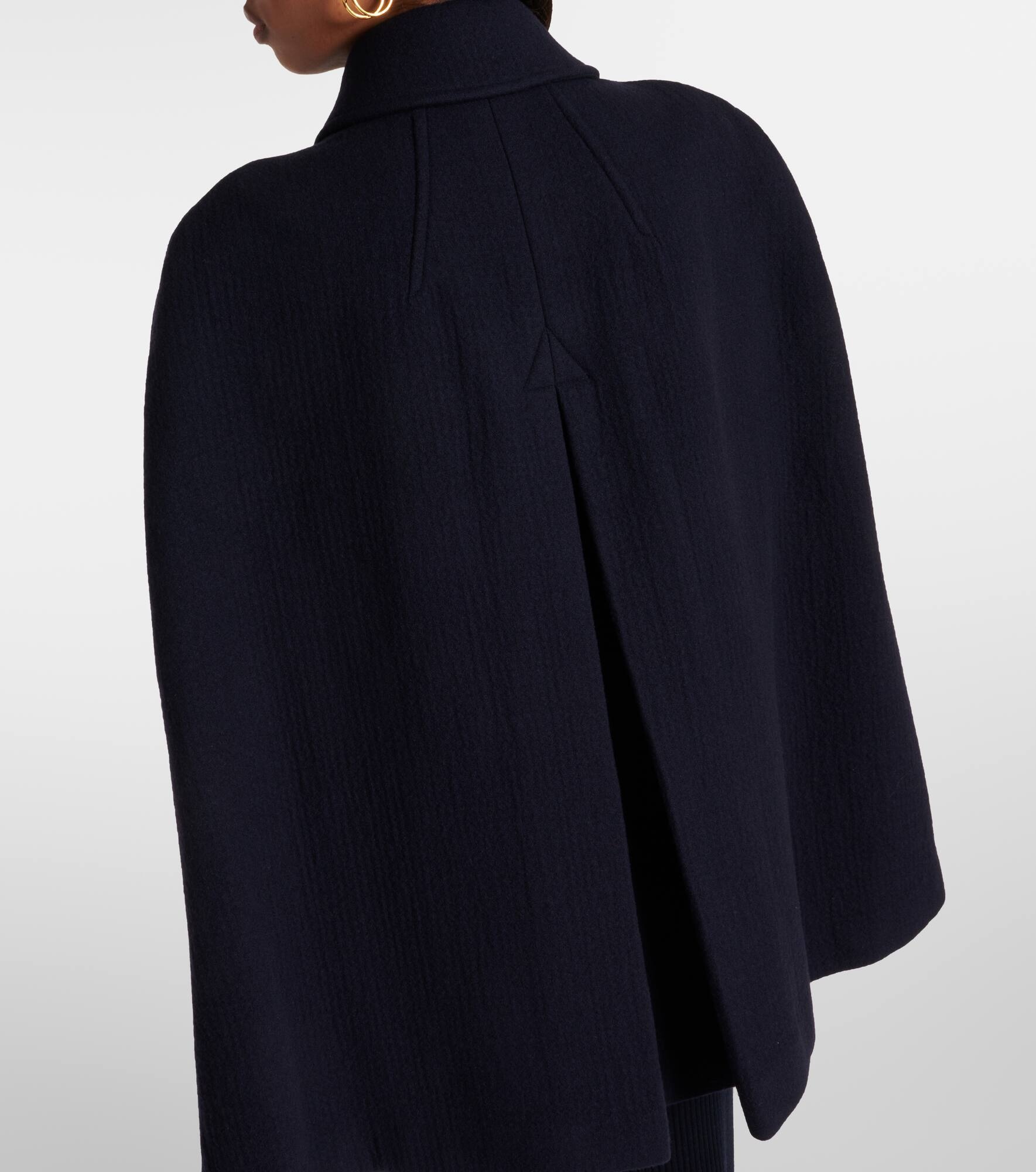 Caped virgin wool coat - 7