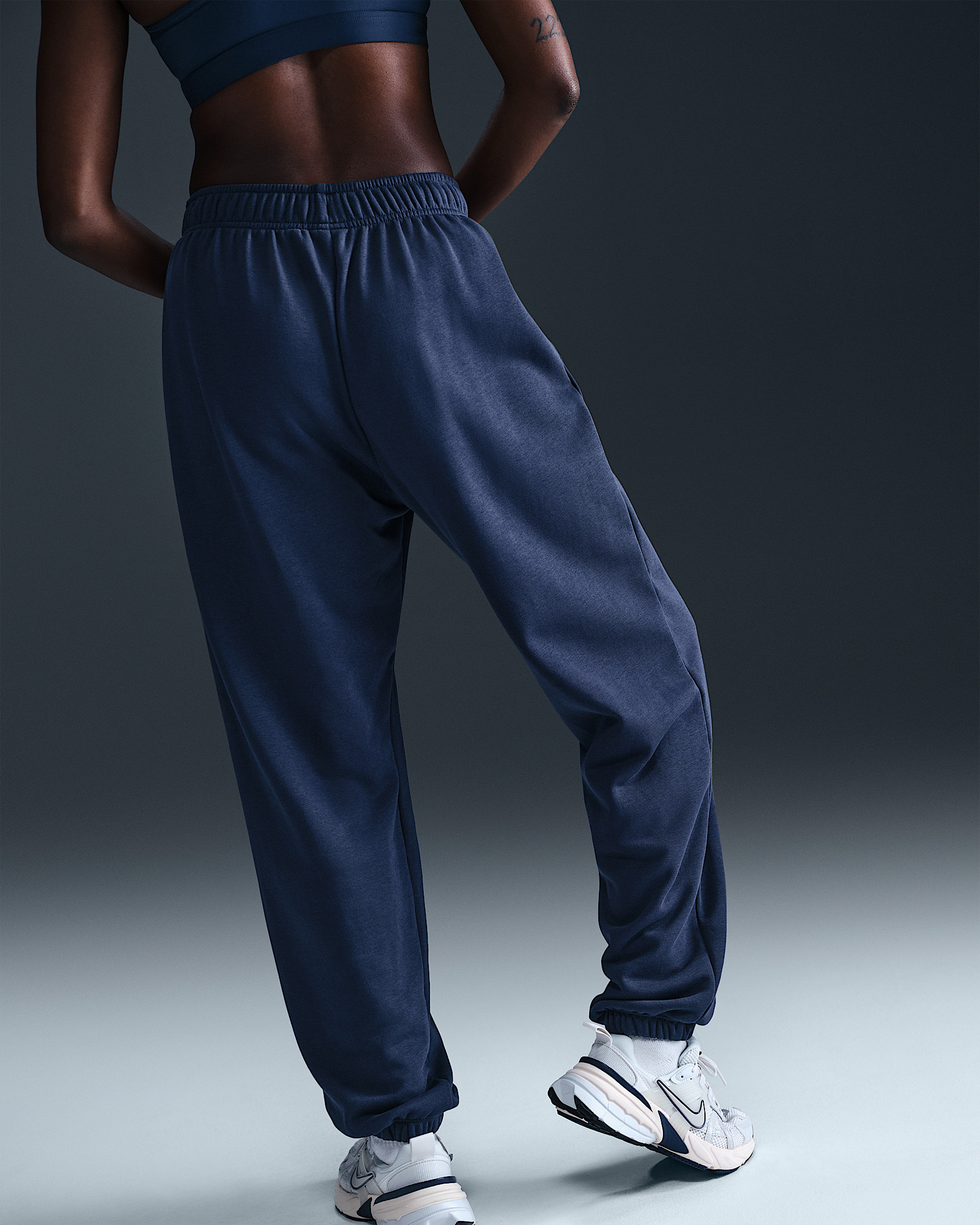 Nike Sportswear Club Fleece Women's Mid-Rise Oversized Sweatpants - 3