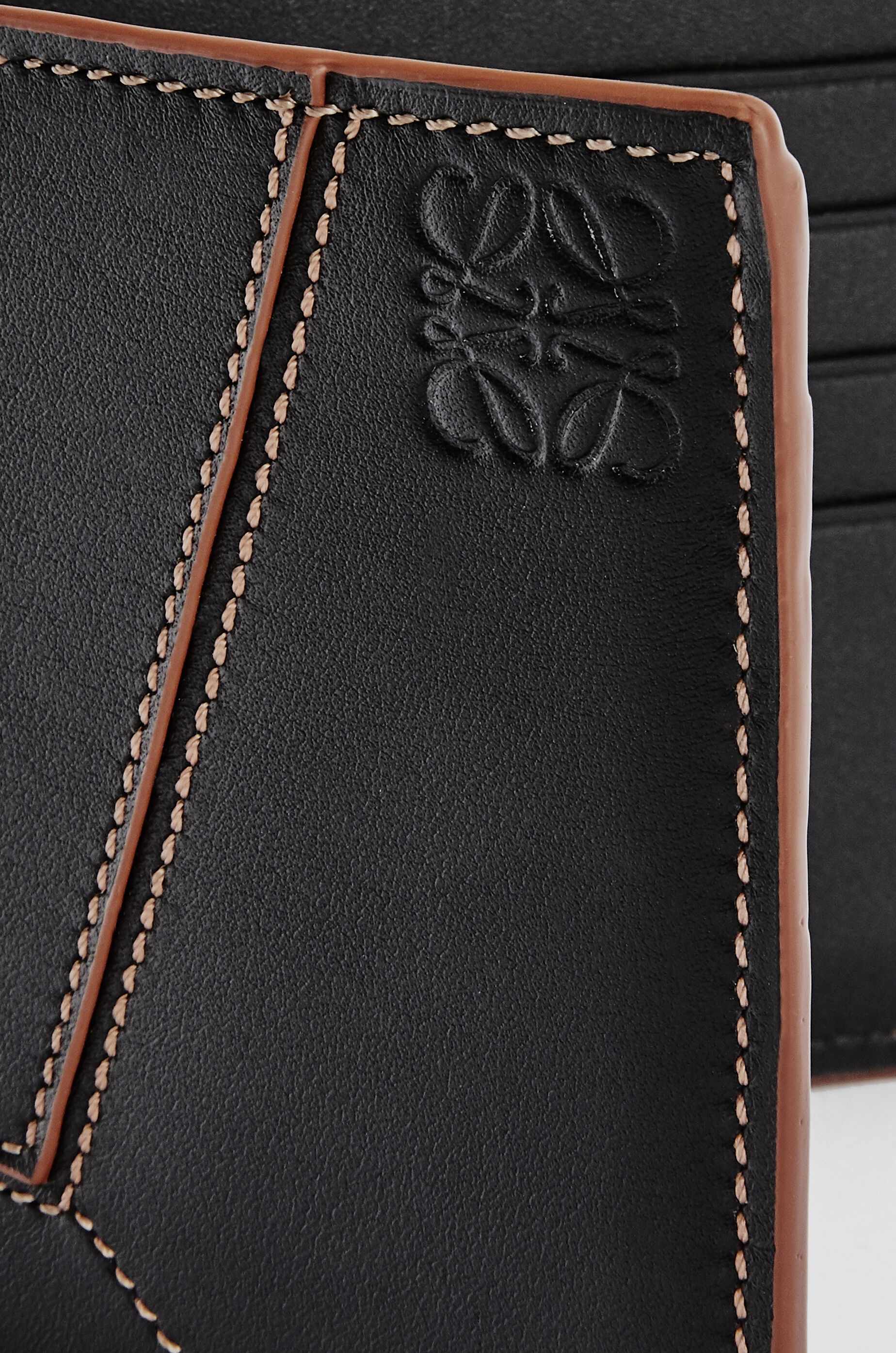Puzzle stitches bifold wallet in smooth calfskin - 5