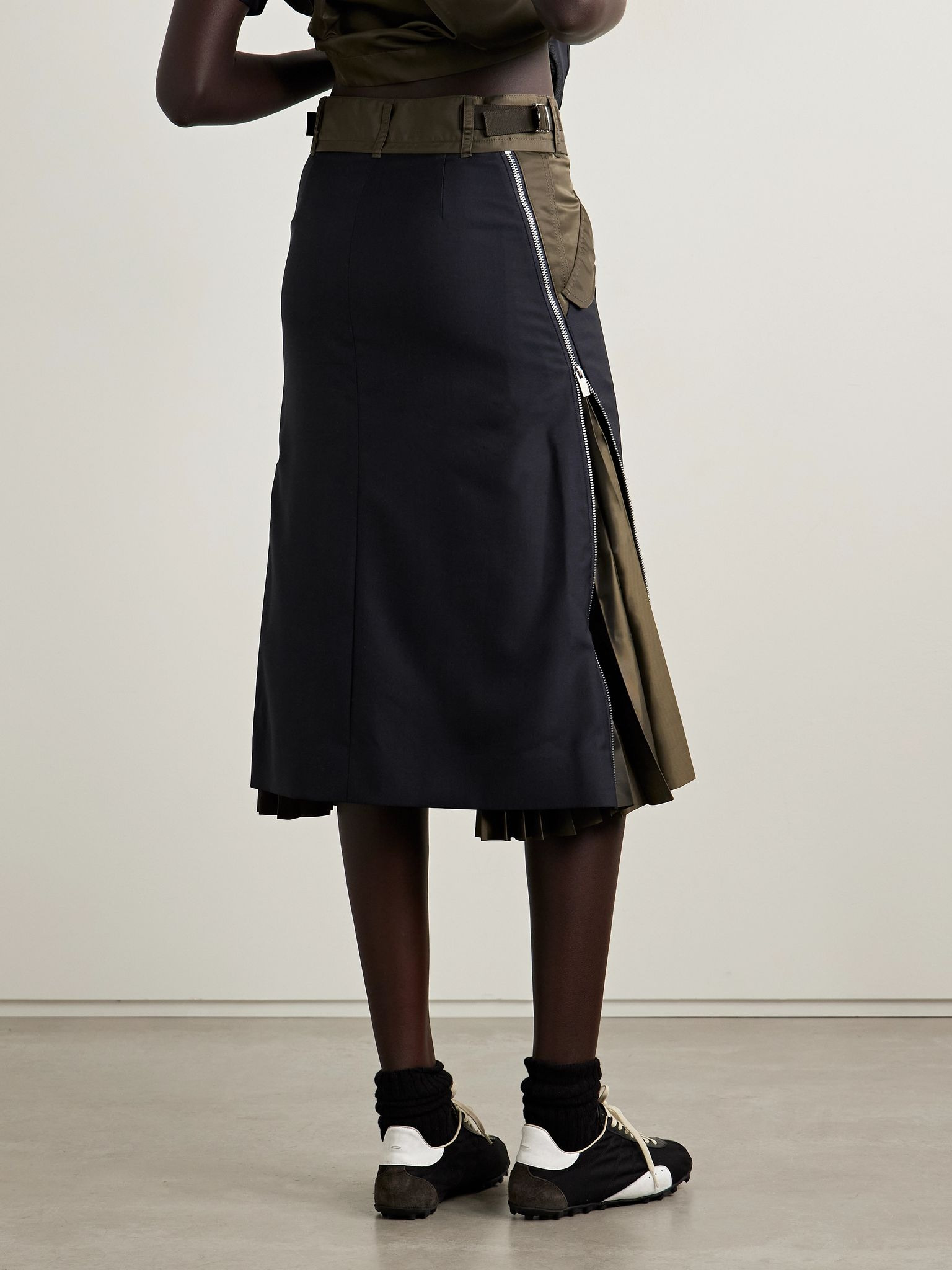 Paneled crepe, shell and pleated satin midi skirt Navy - 4