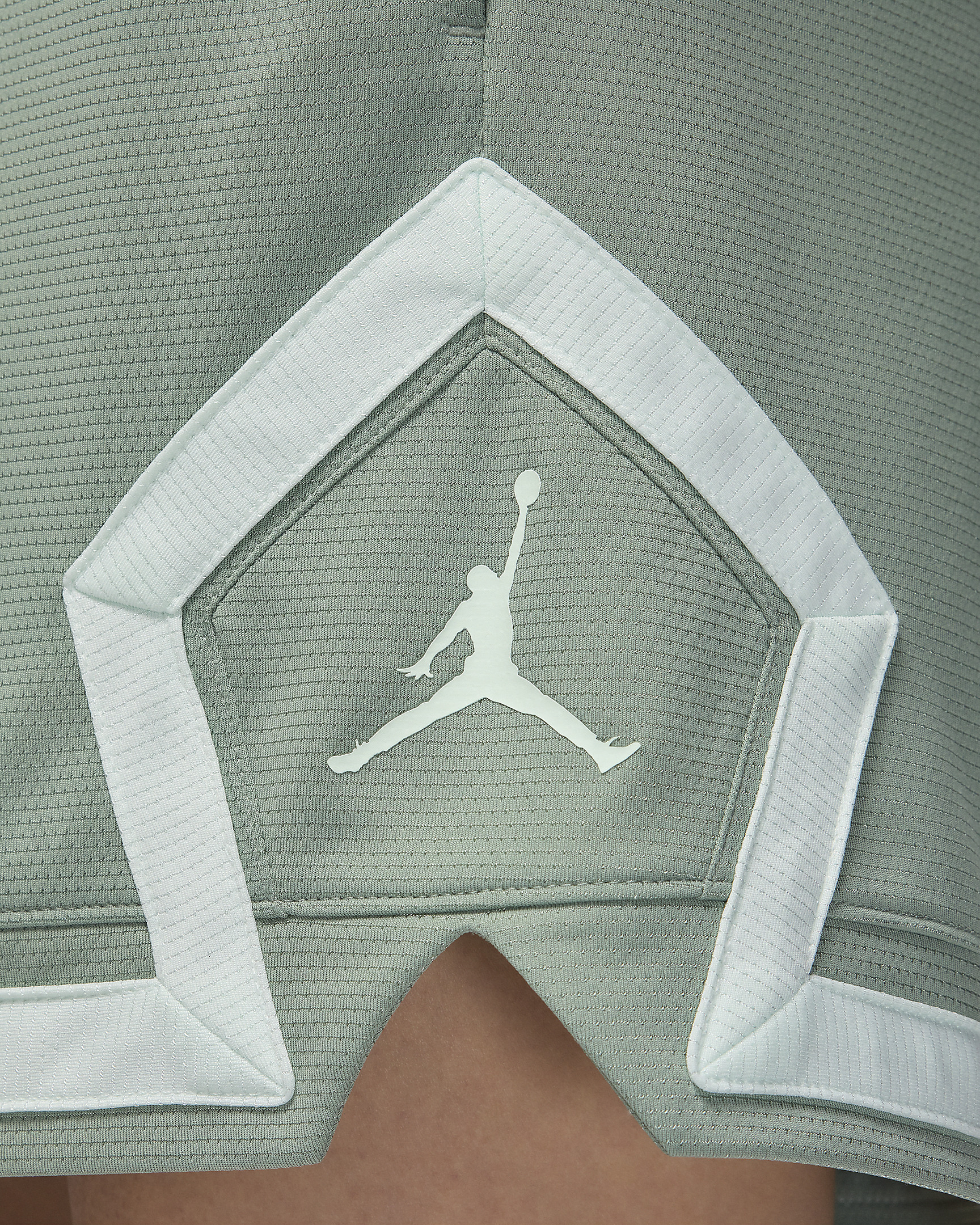 Jordan Sport Women's 4" Diamond Shorts - 6
