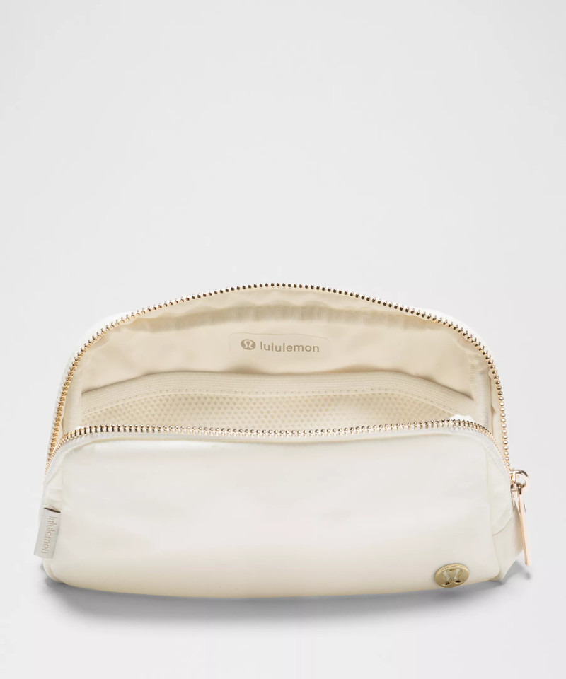 Everywhere Belt Bag 1L *Striped Wordmark 5