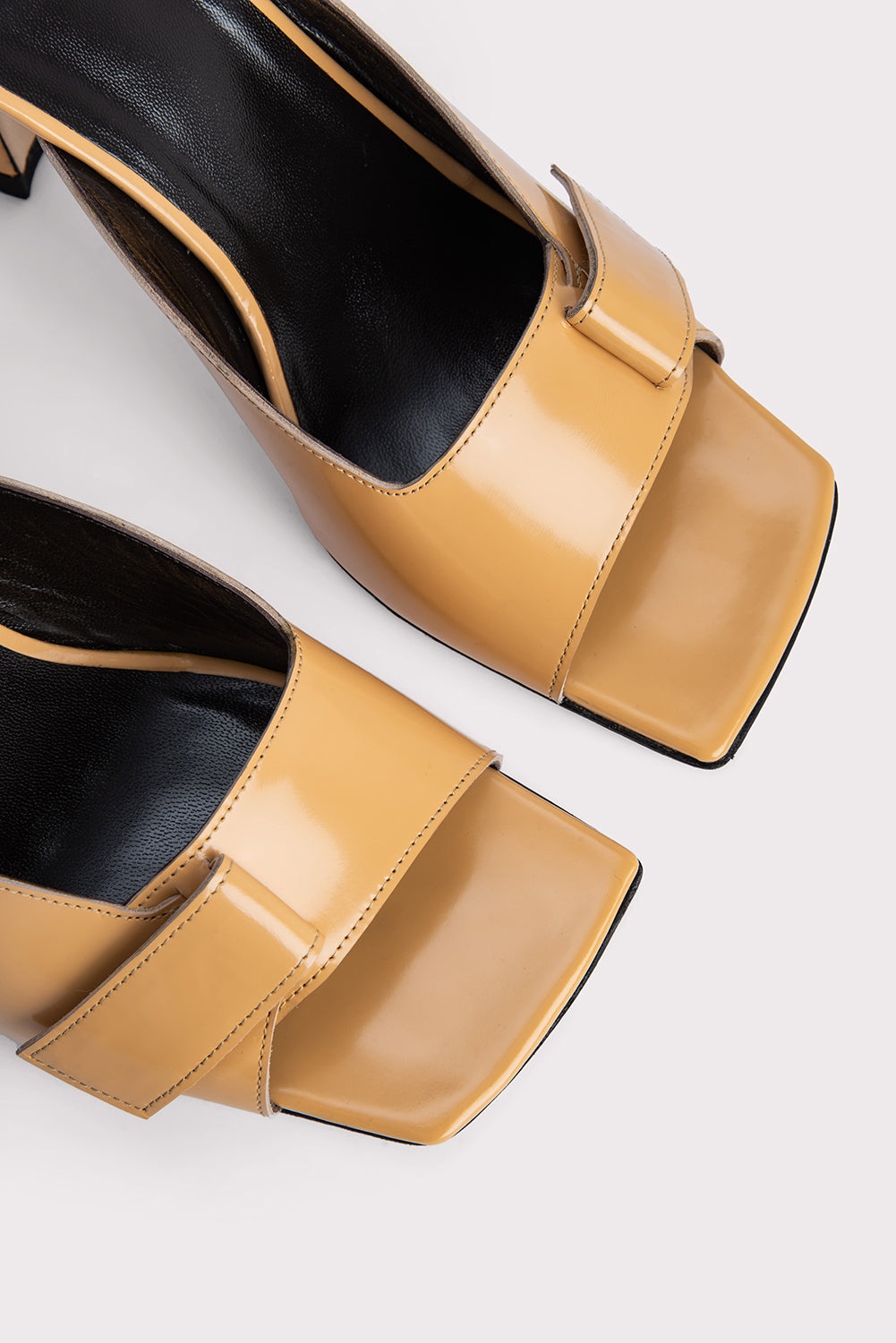 Olivia Biscuit Semi Patent Leather - 4