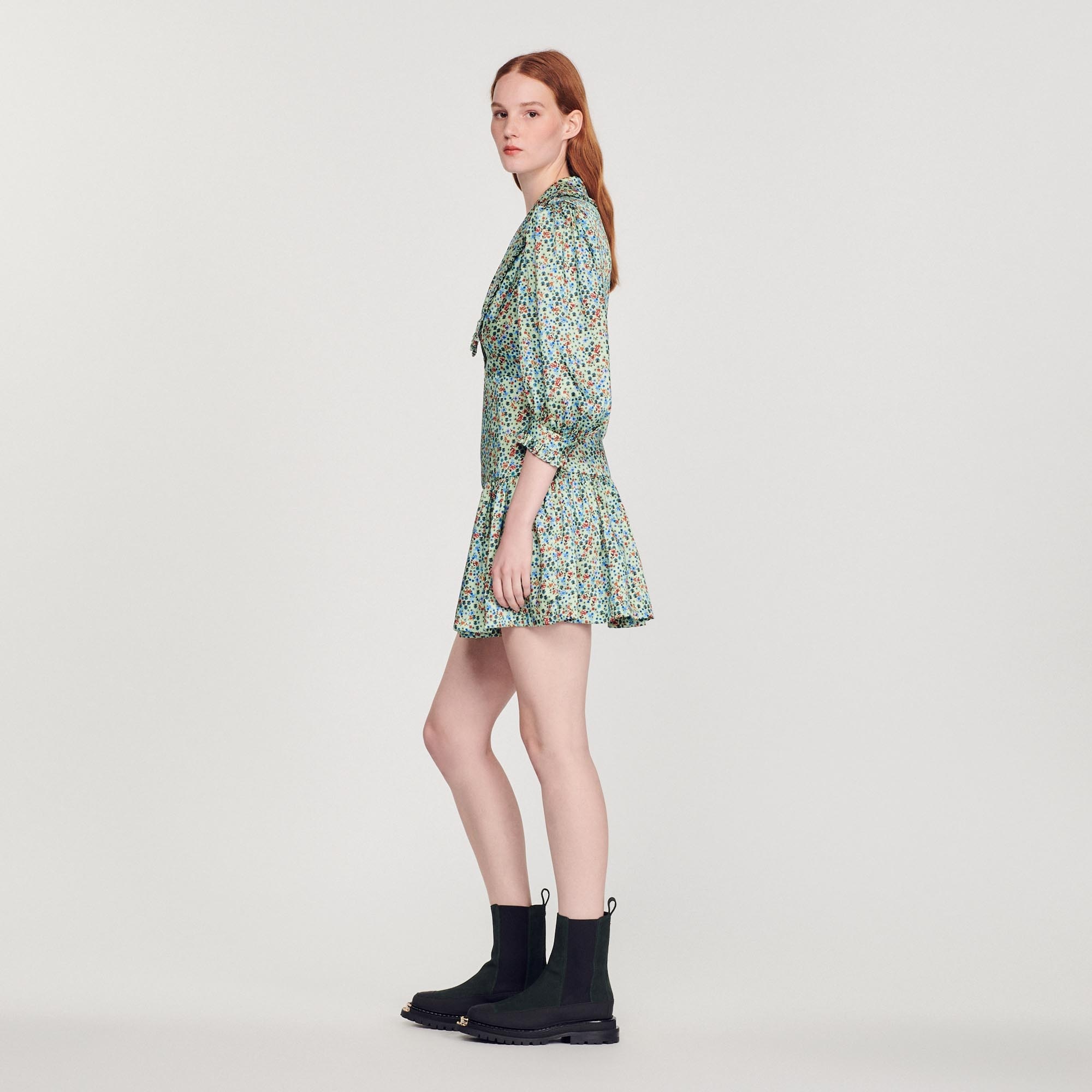 Short flowing dress with floral print - 7