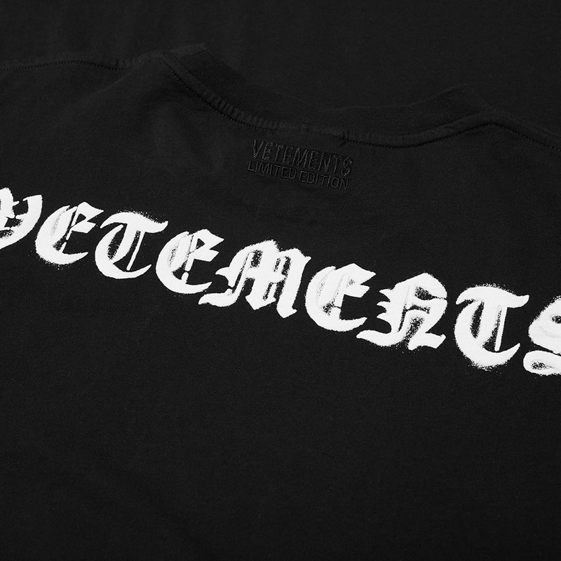 VETEMENTS Oversized Anarchy Gothic Logo Tee 3