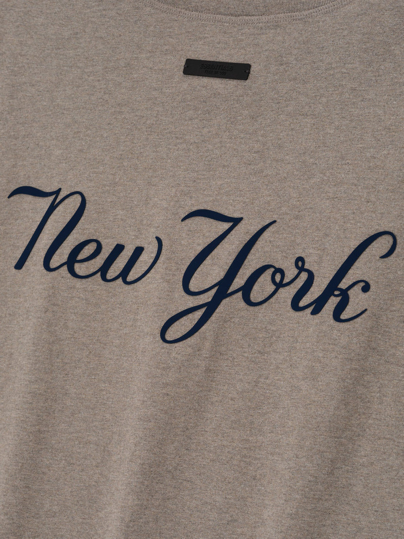 ESSENTIALS Yankees 90s Tee outlook