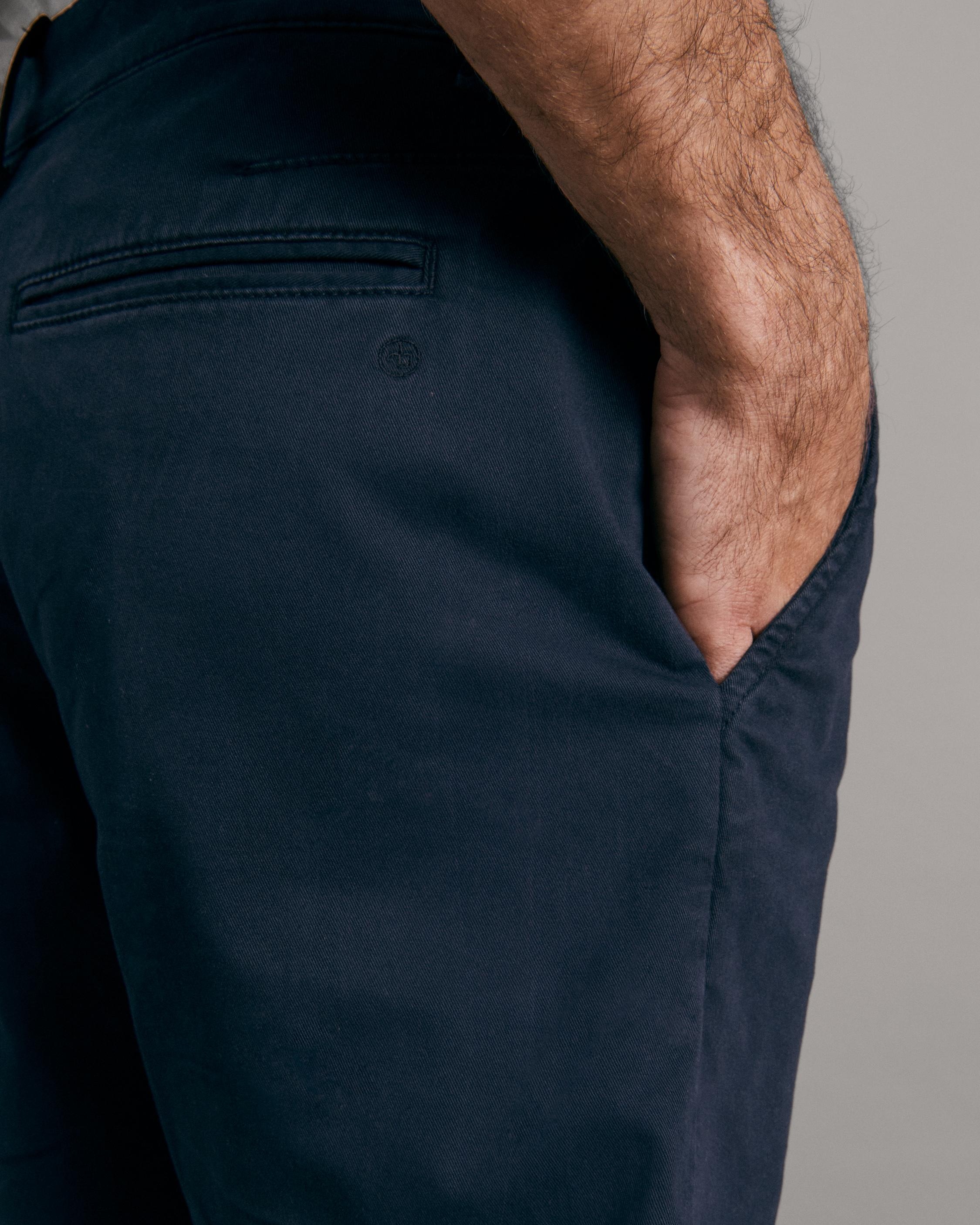 Perry Cotton Stretch Twill Short
Slim Fit Short - 6