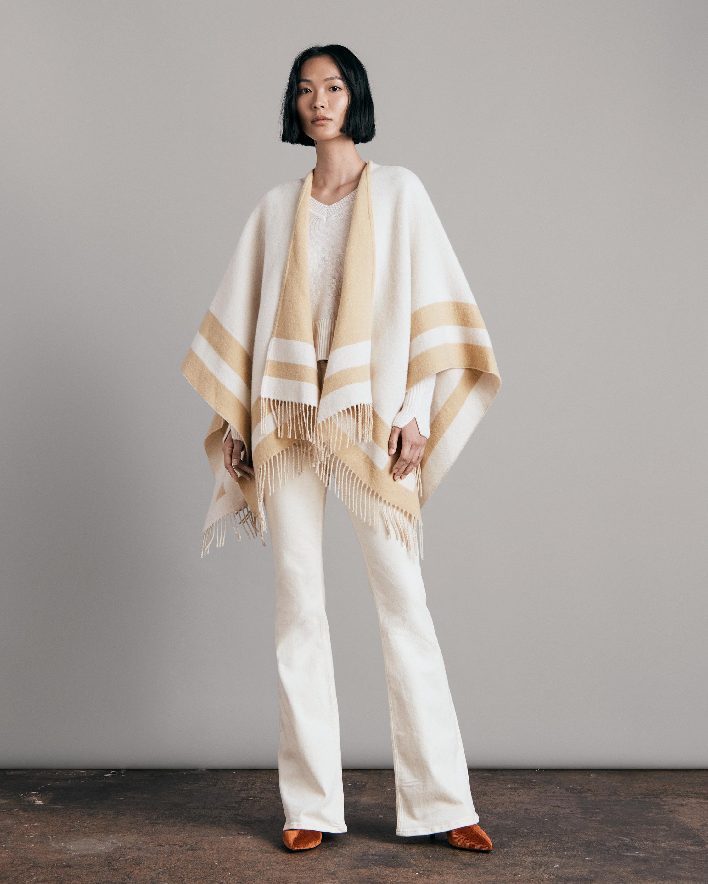 Highlands Wool Reversible Poncho
Midweight Poncho - 4