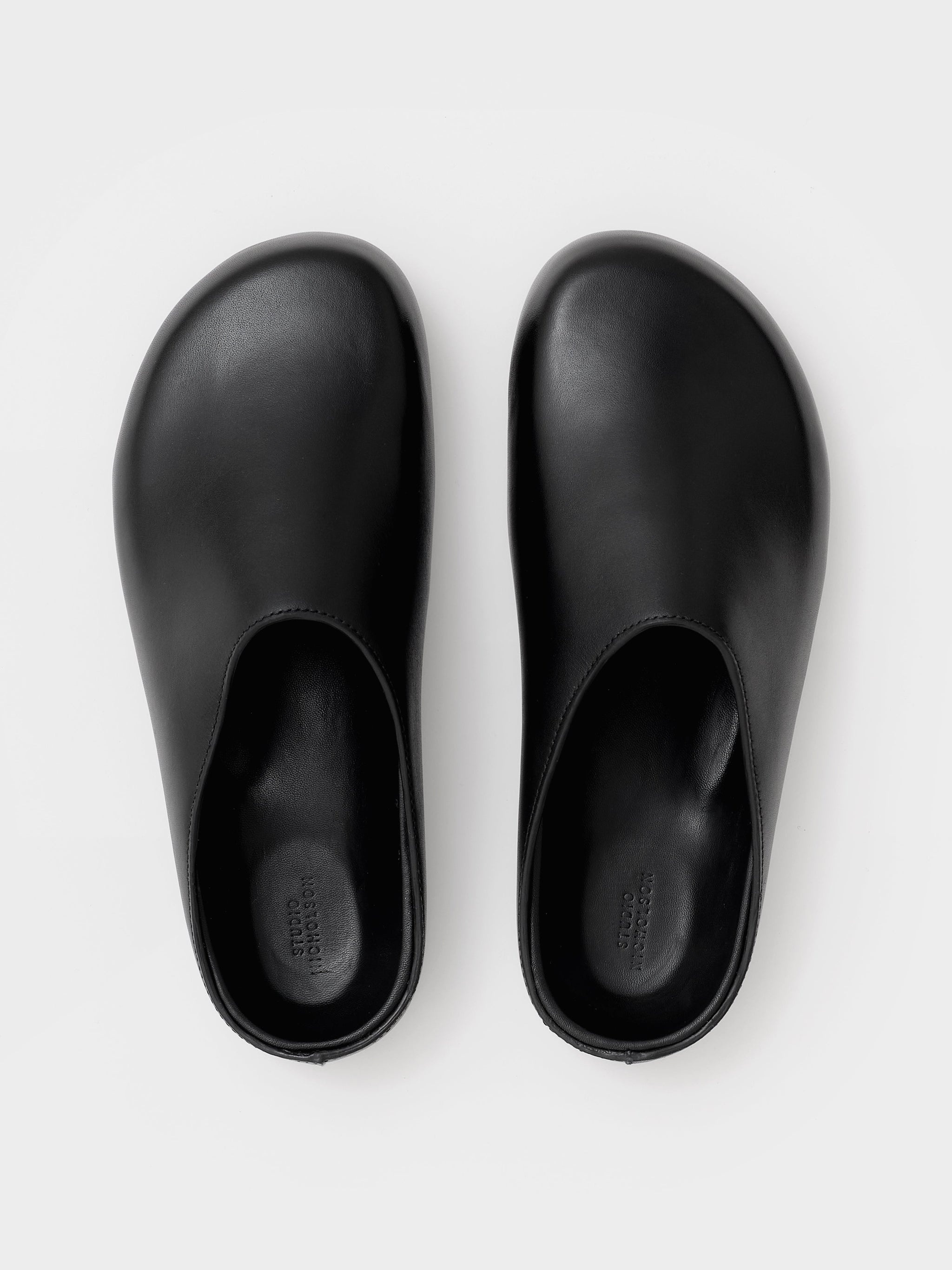 Women's Wearing Clog - 2