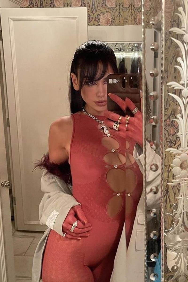 POSTER GIRL GWENEVERE GLOVES BURNT HENNA outlook