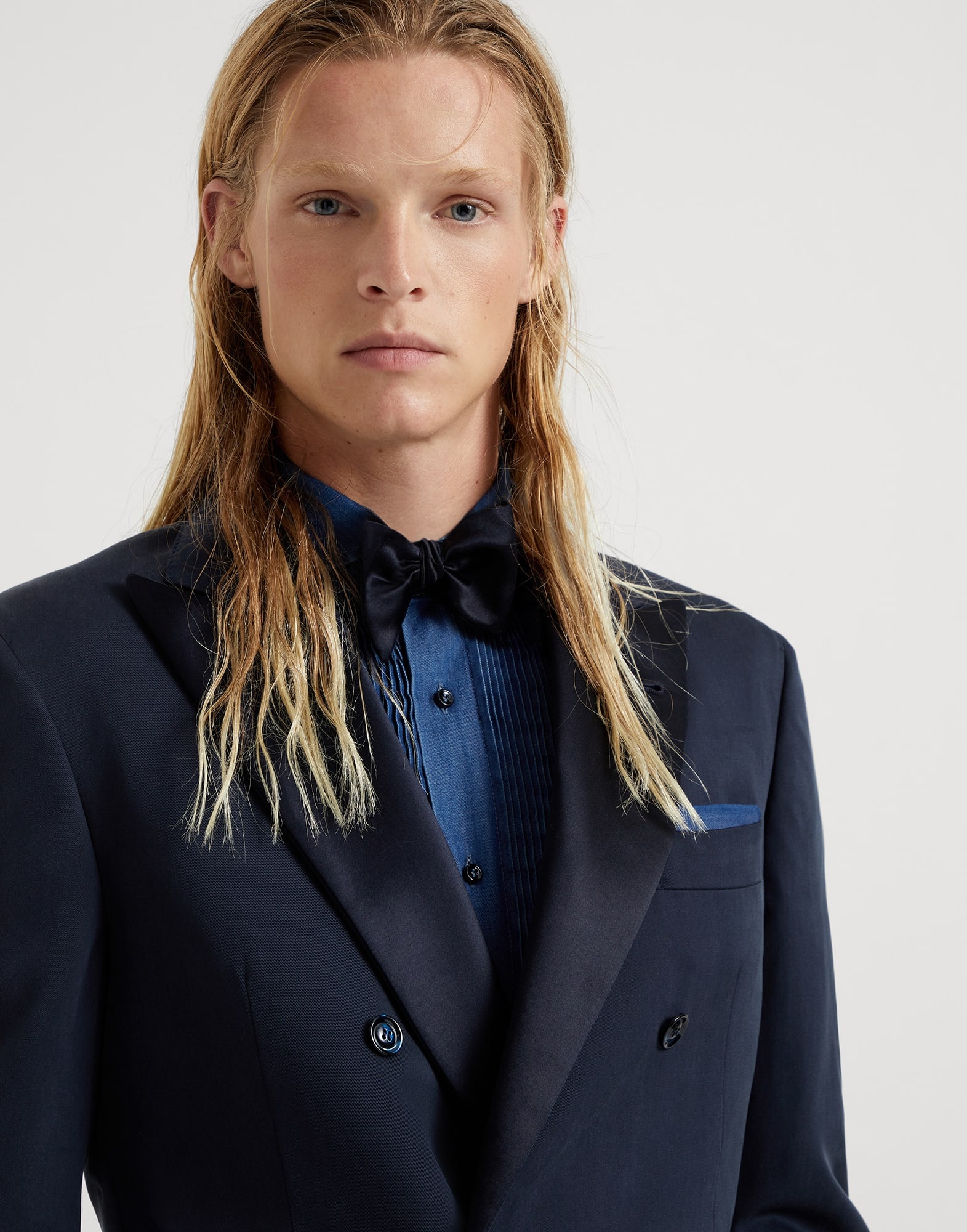 Délavé silk twill tuxedo with one-and-a-half breasted jacket and double-pleated trousers - 3