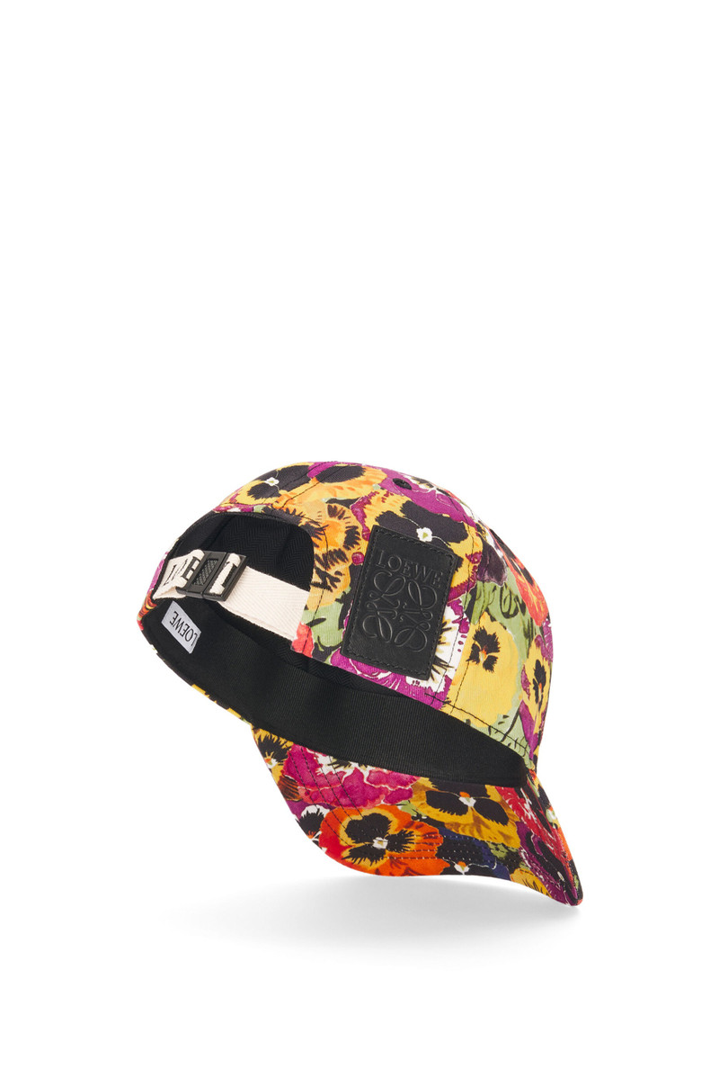 Pansies cap in canvas 4