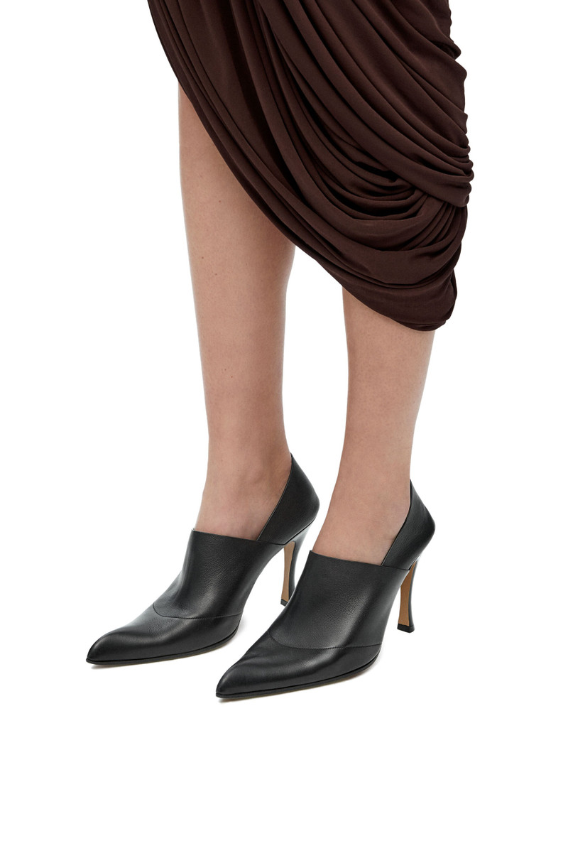 Loewe Comic pump in soft calfskin outlook