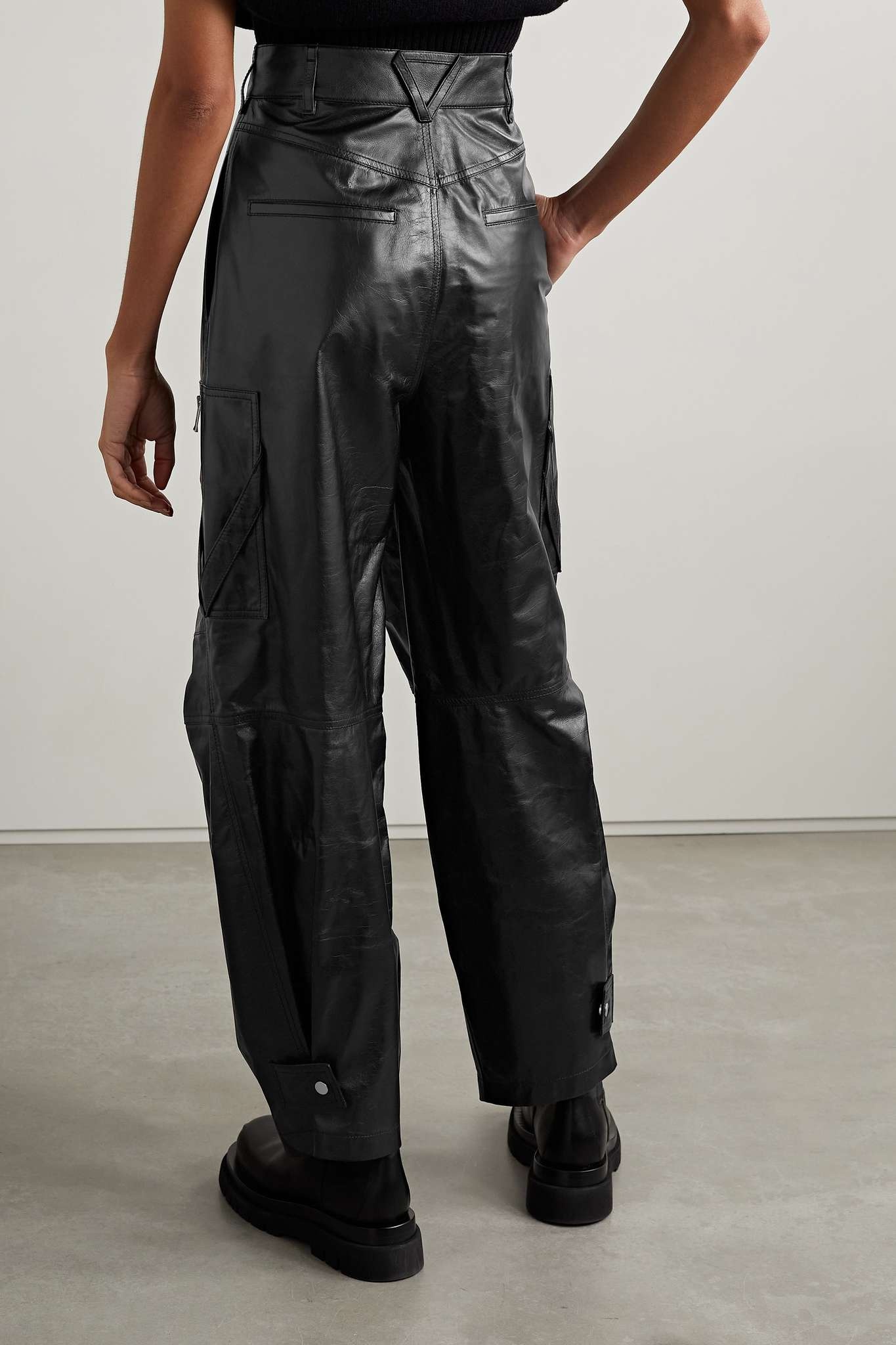 Pleated glossed-leather tapered cargo pants - 3