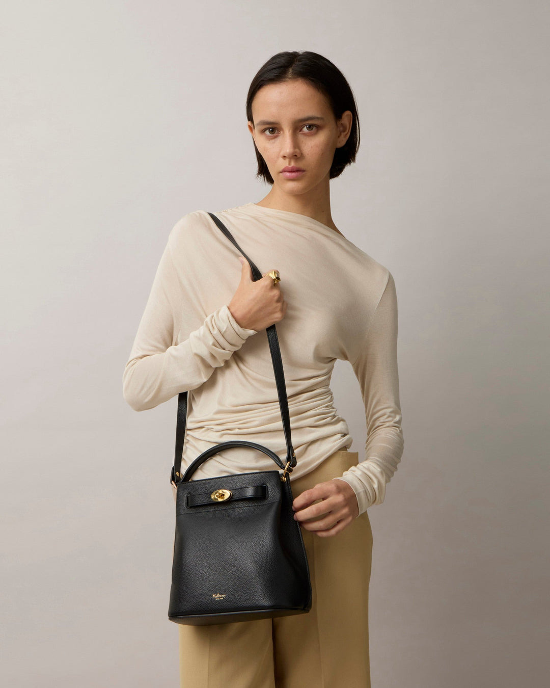 Islington Bucket Black Small Classic Grain - 5