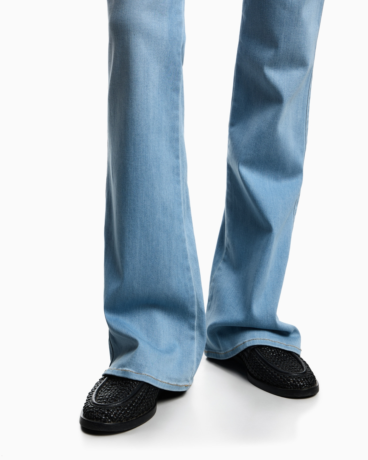 J47 MID-HIGH RISE FLARED-HEM JEANS IN STRETCH DENIM - 5