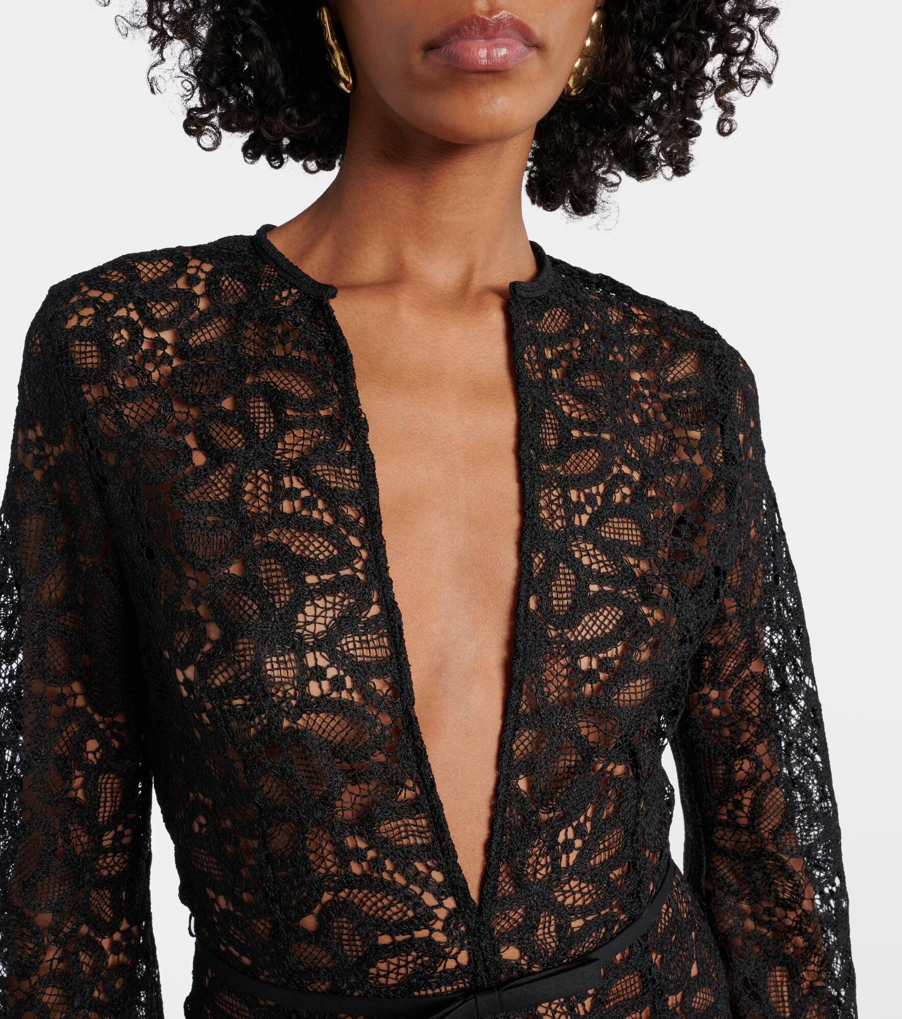Lace gown - 4