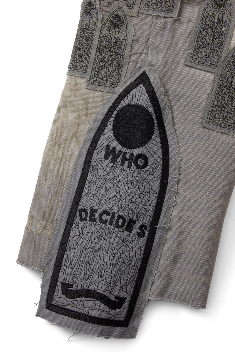 WHO DECIDES WAR PATCH ARCHED CARPENTER SHORT outlook