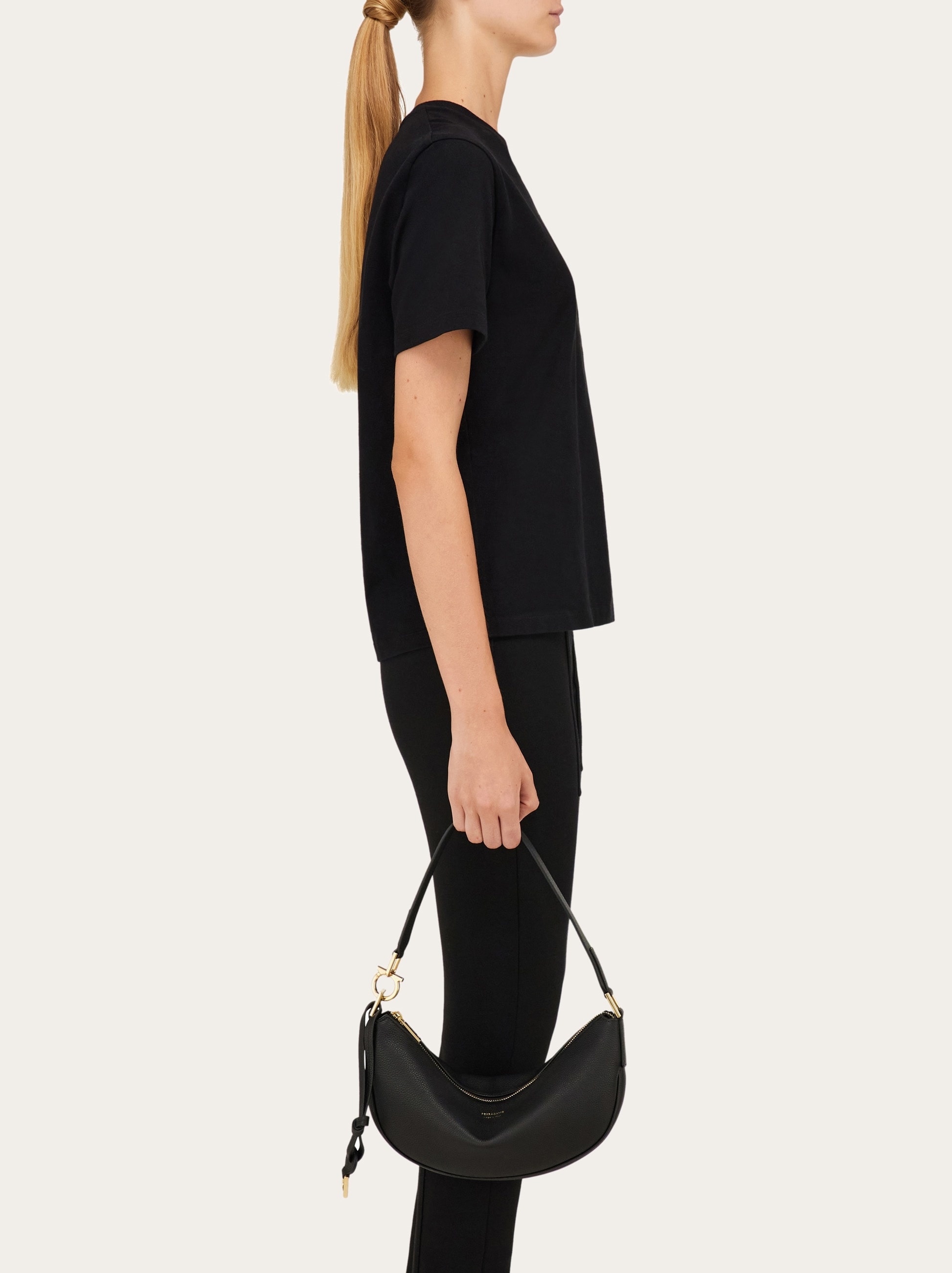 ショルダーバッグ・ポシェット FERRAGAMO Woman Shoulder bag Black 219873 782182 009 FERRAGAMO: Shoulder bag woman - Black | Ferragamo shoulder
