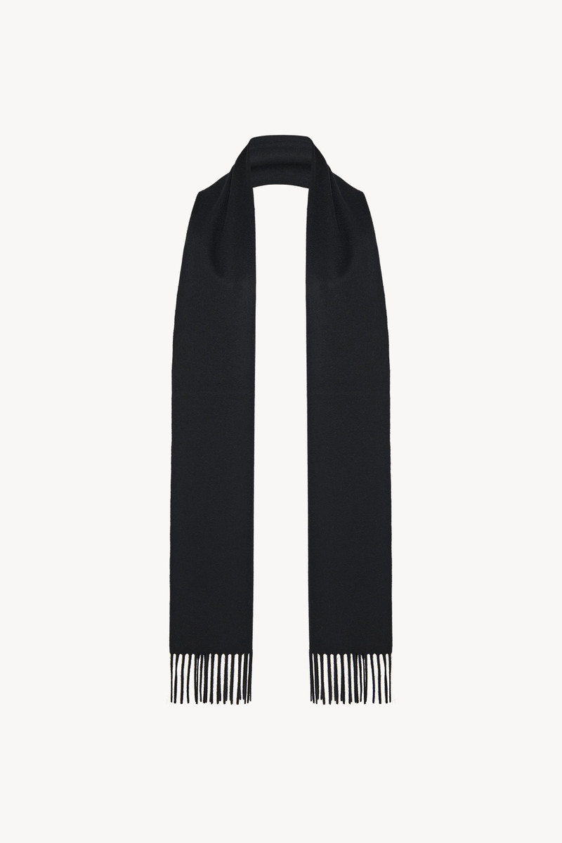 Viktor Scarf in Cashmere 1
