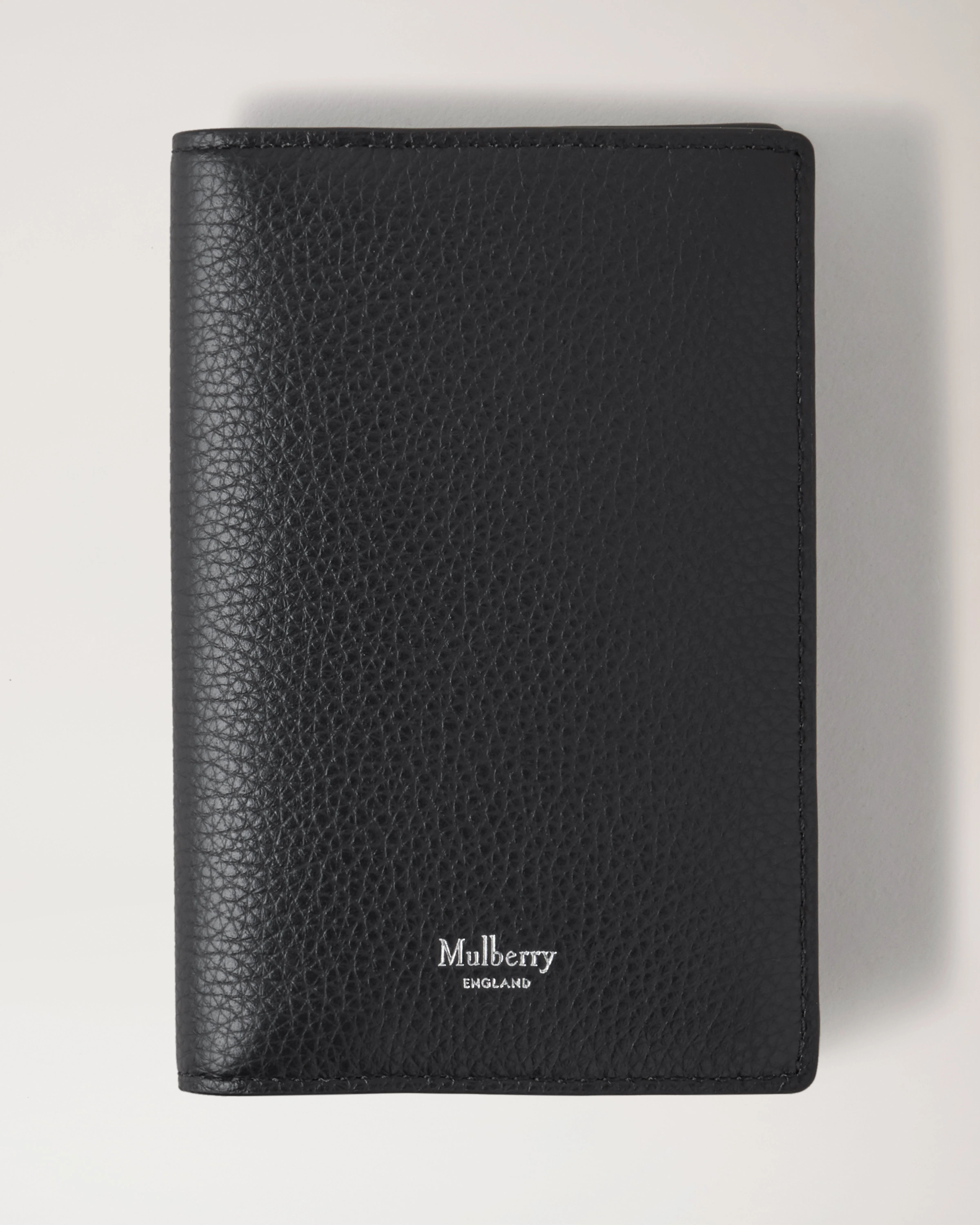 Passport Cover
Black Small Classic Grain - 1
