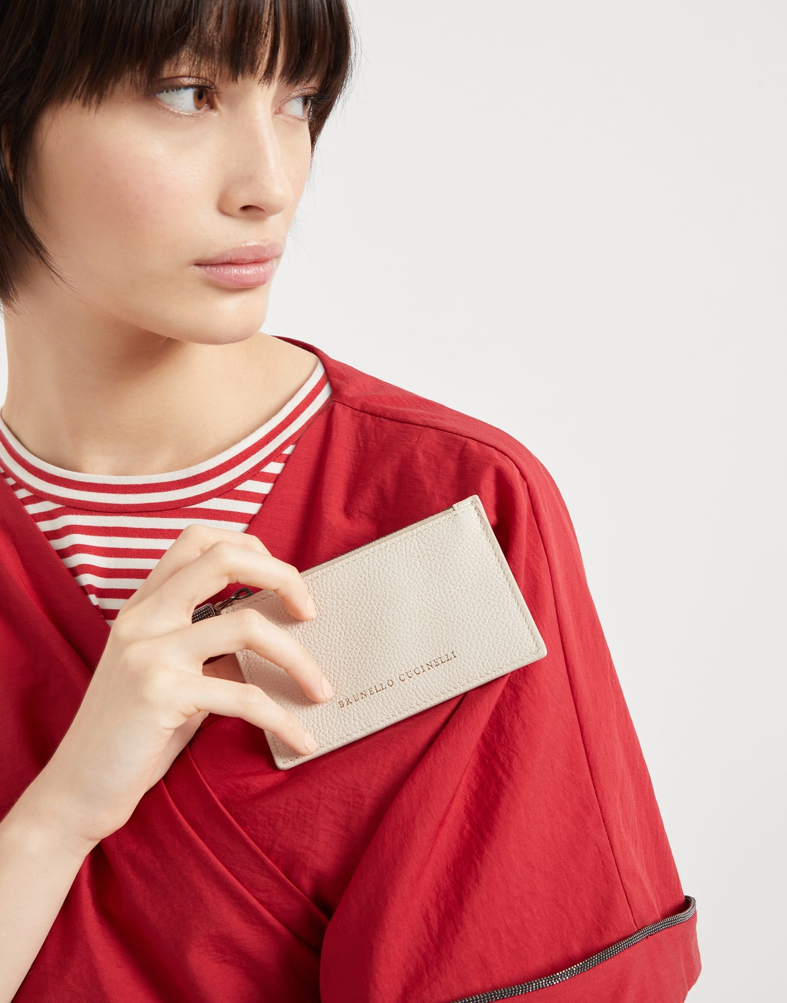 Grained leather card case with shiny zipper pull - 4
