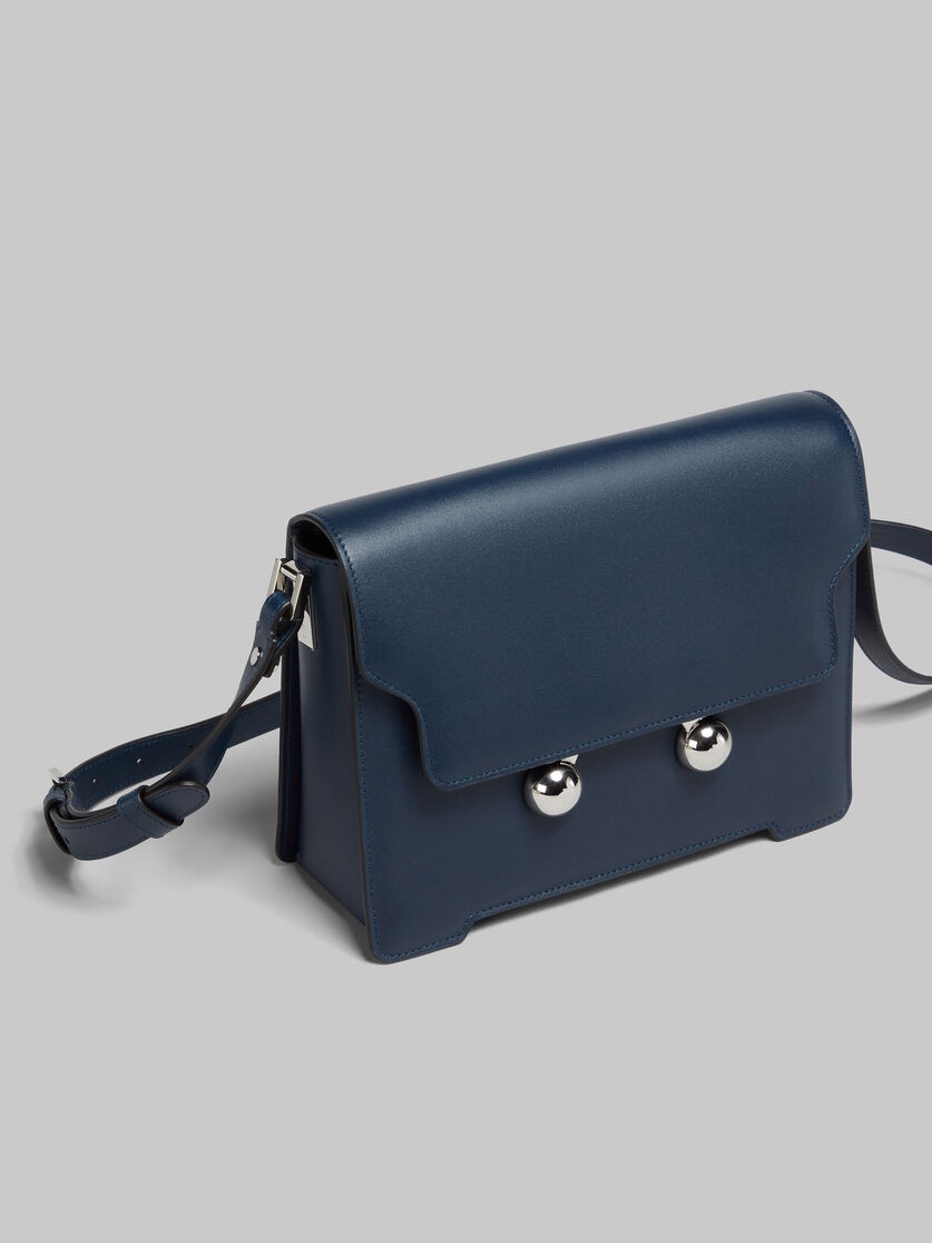 DEEP BLUE LEATHER TRUNKAROO MEDIUM SHOULDER BAG - 5