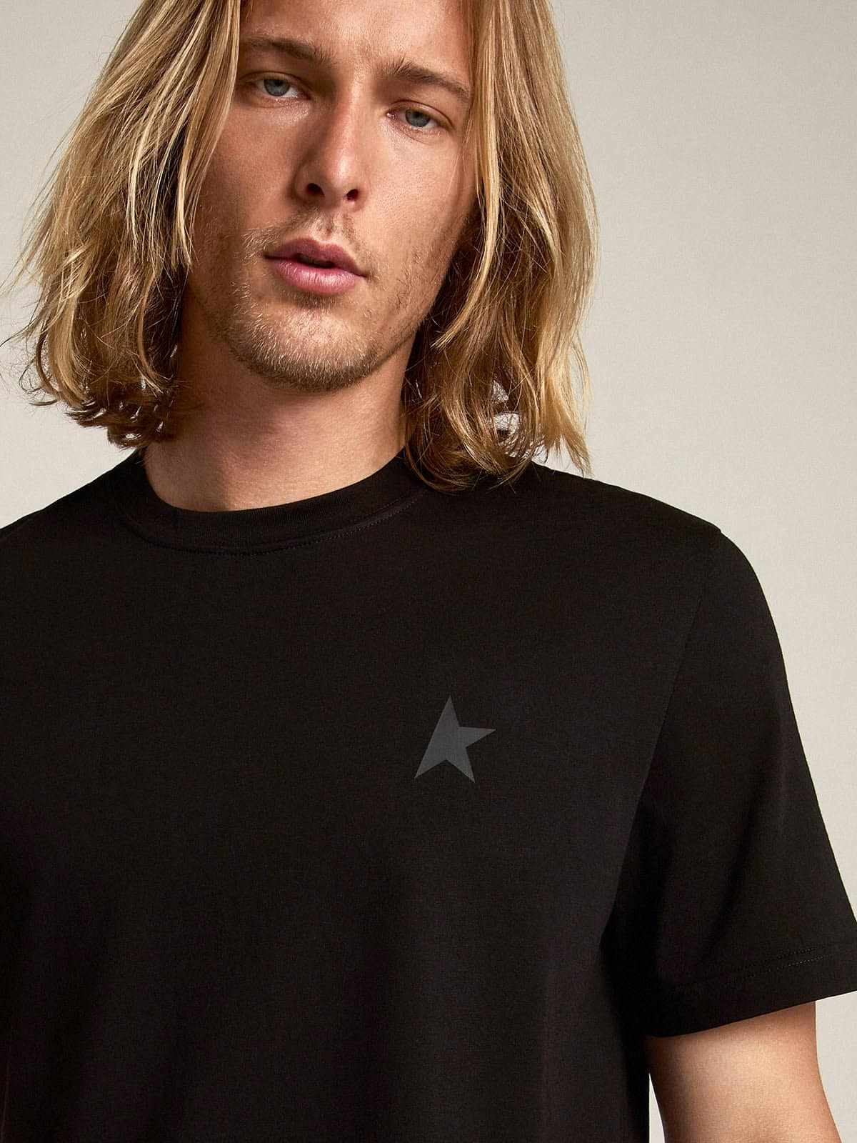 Black Star Collection T-shirt with tone-on-tone star on the front - 2