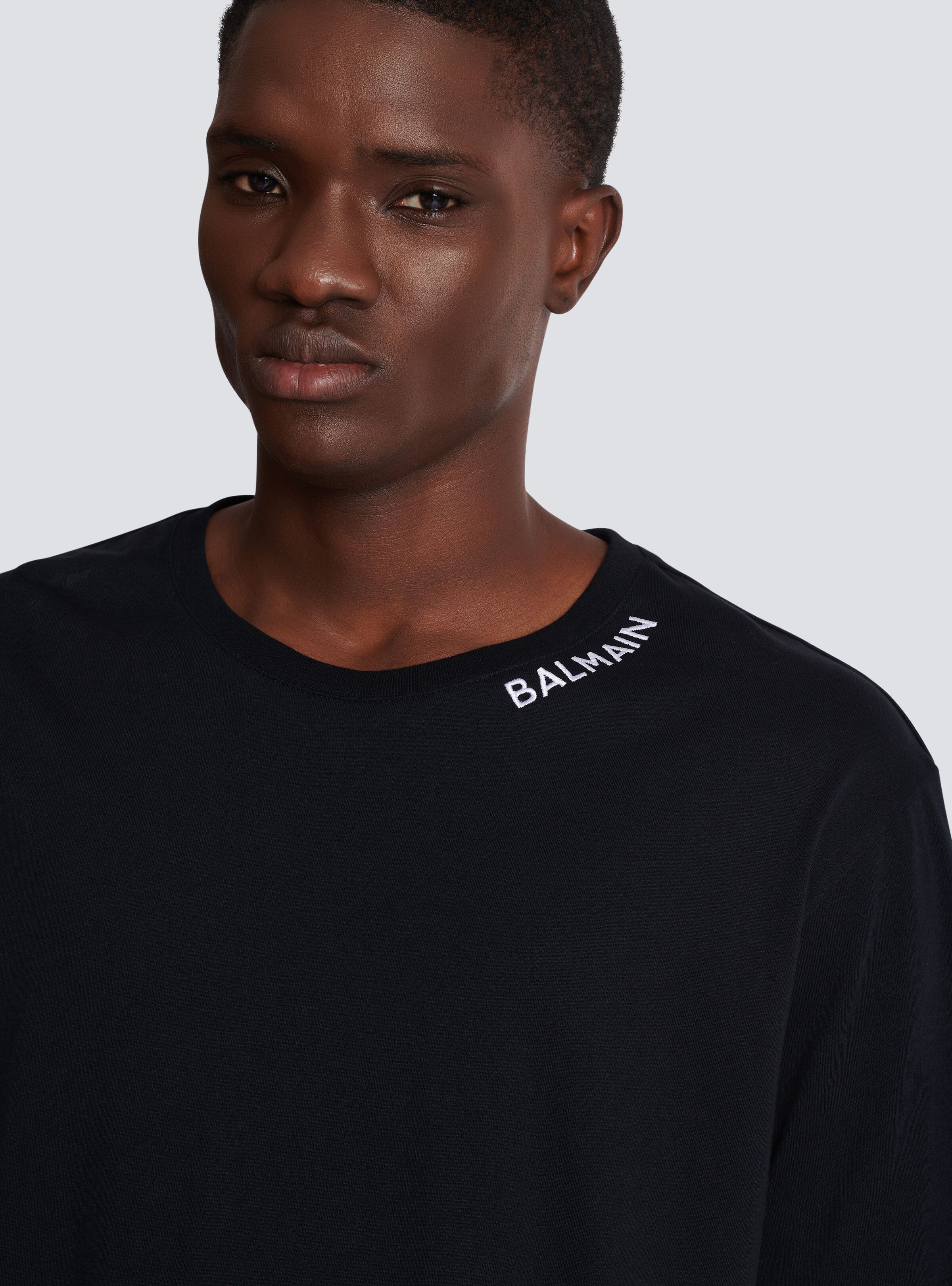 T-shirt with Balmain embroidery on the neckline - 7