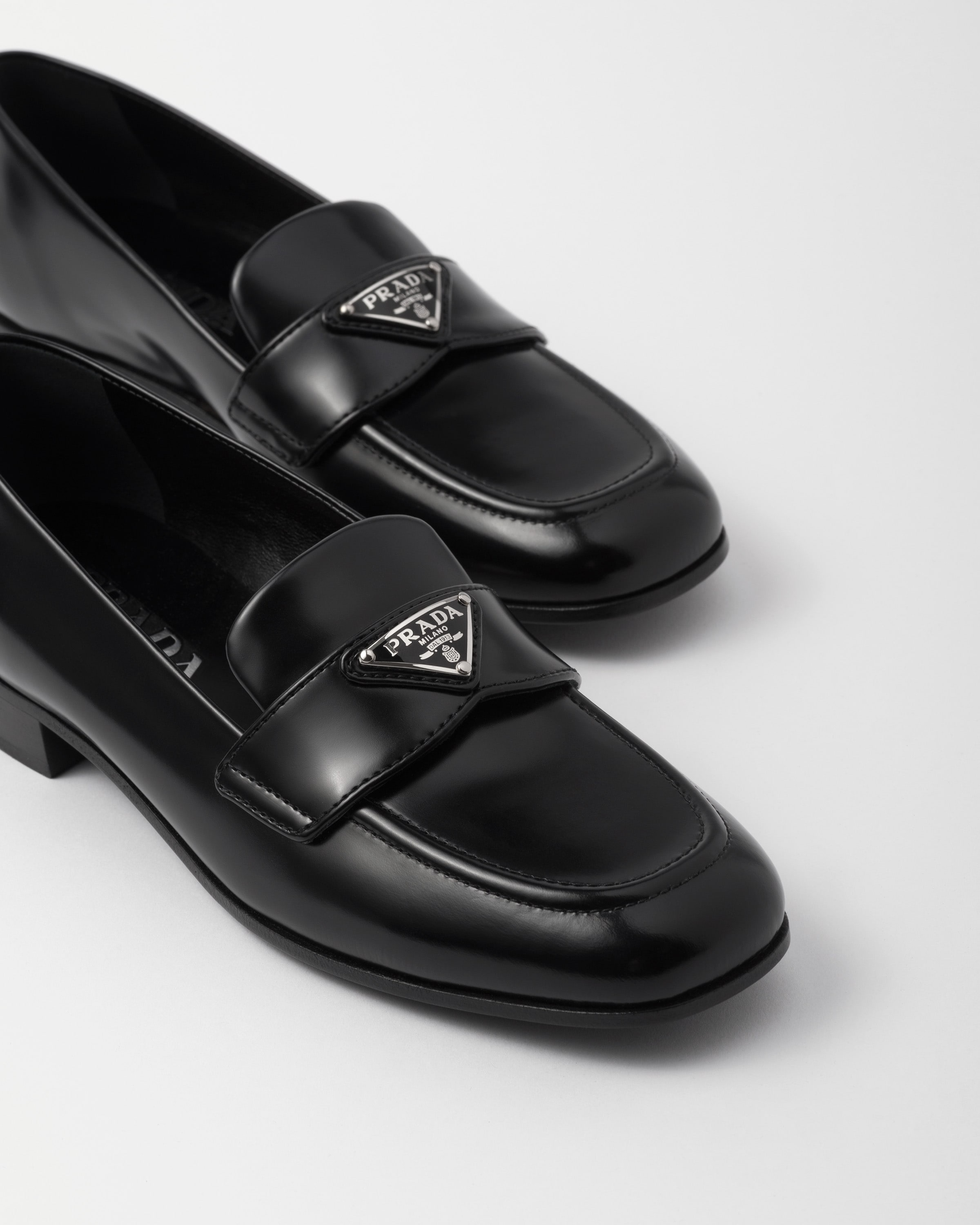 Brushed leather loafers - 6