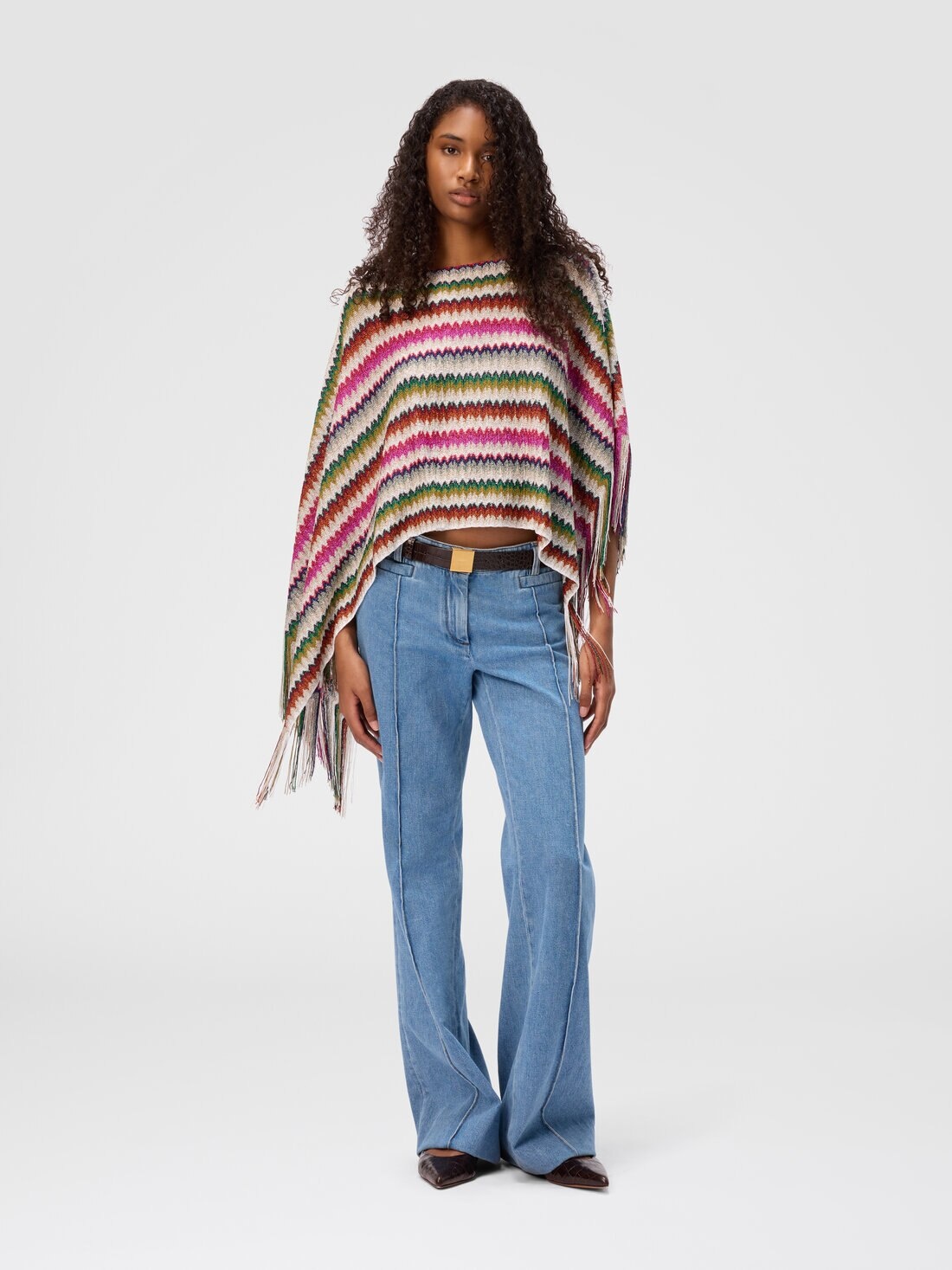 Poncho with chevron motif and fringes - 3