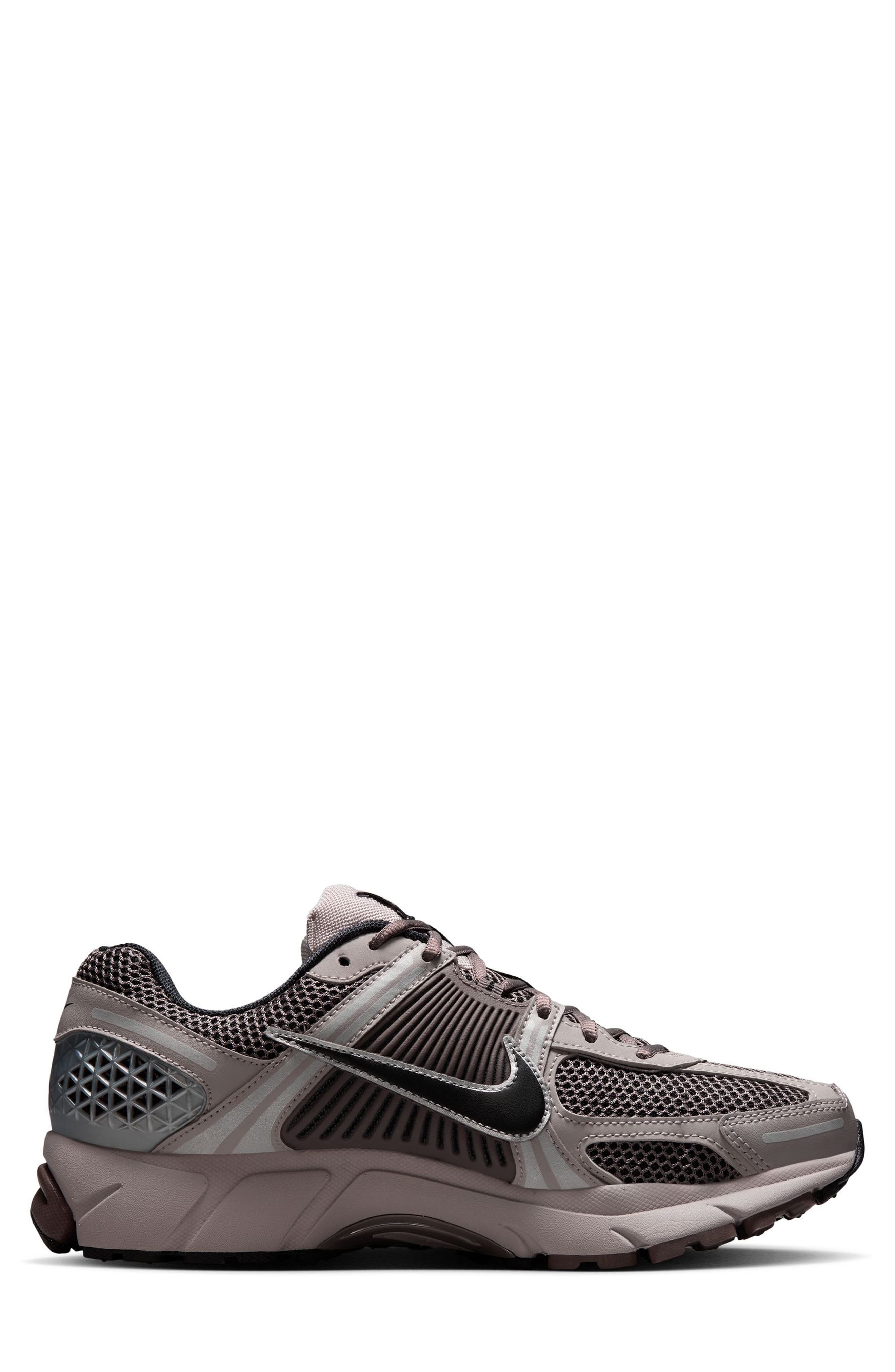 Nike Zoom Vomero 5 Sneaker in College Grey/Black at Nordstrom - 6
