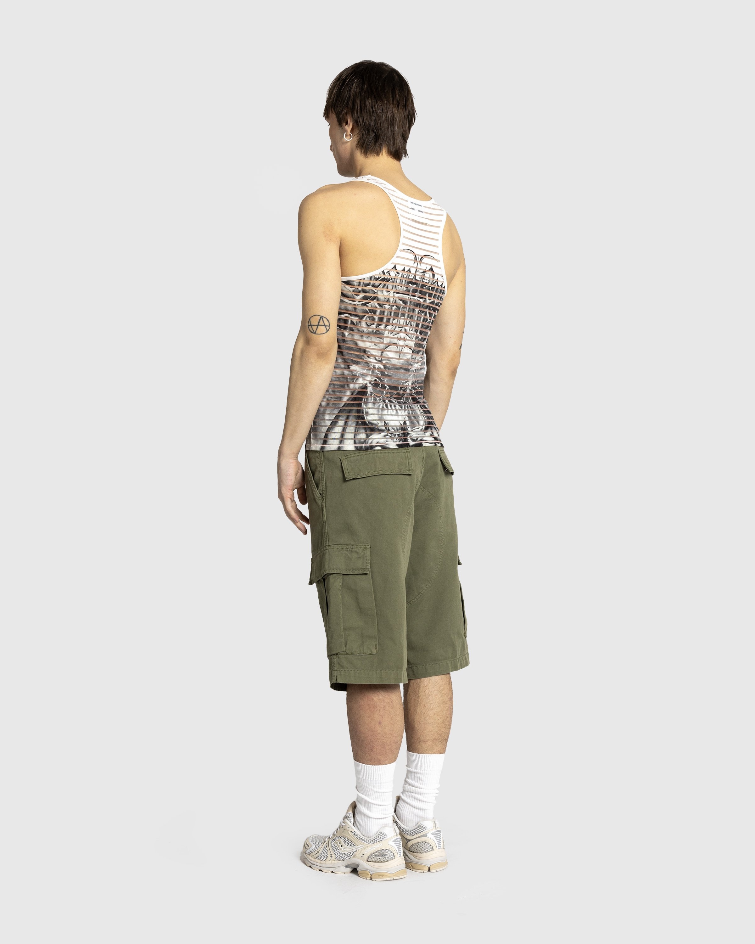 Carhartt WIP – Regular Cargo Short Dollar Green/Garment Dyed - 4