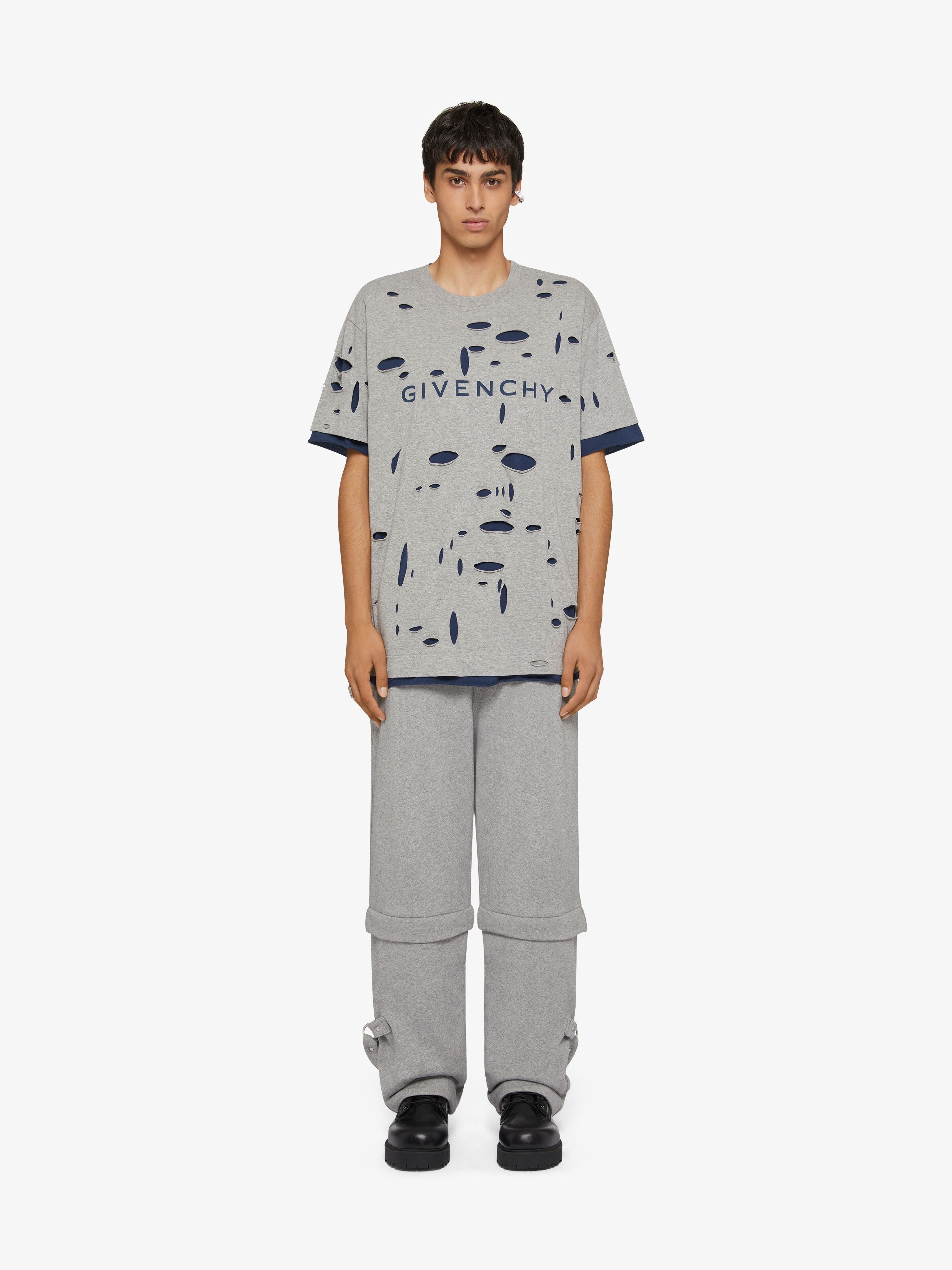 Tシャツ・カットソー Givenchy Oversized T-Shirt in Destroyed Cotton Givenchy GIVENCHY OVERSIZED T-SHIRT IN DESTROYED COTTON