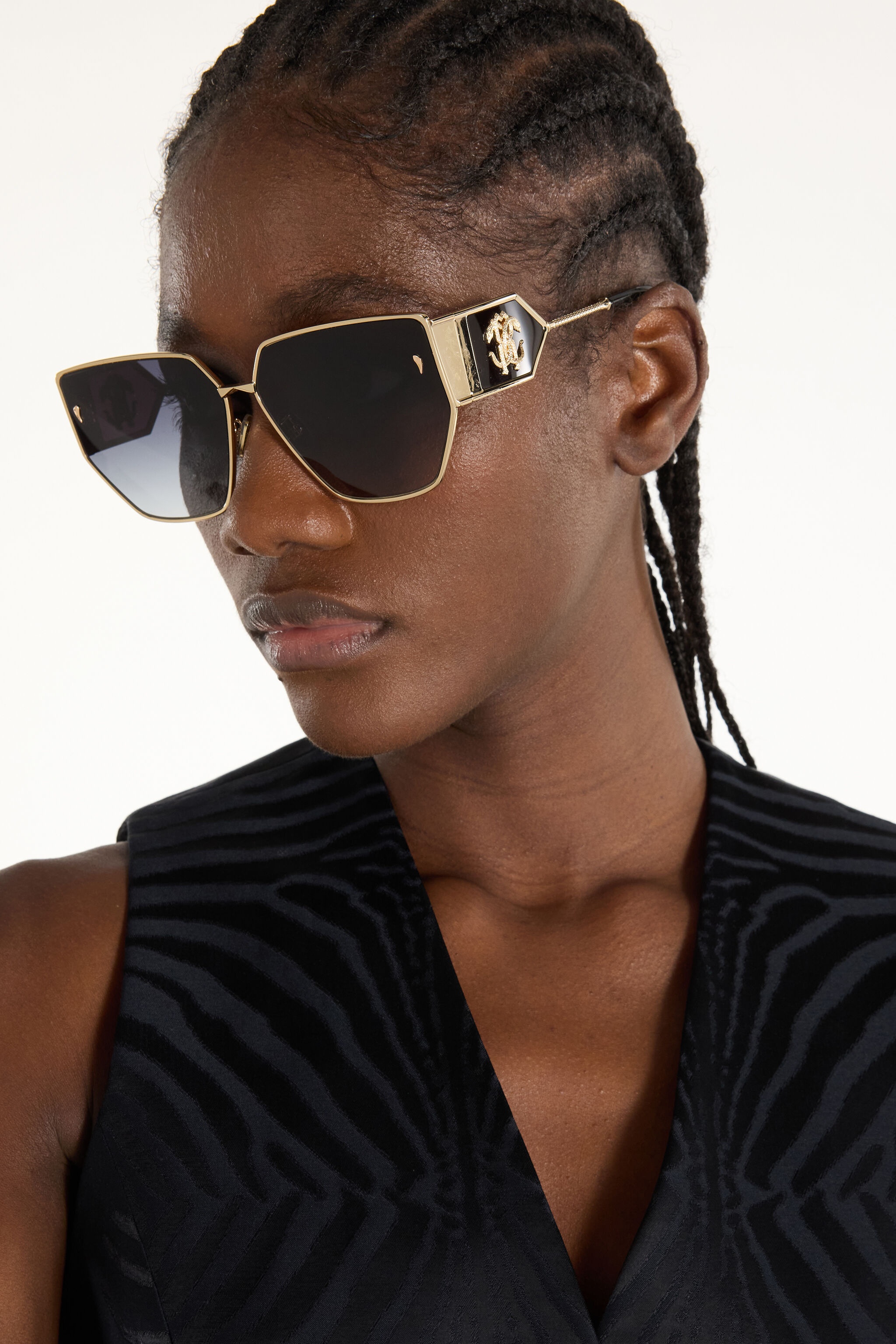 Sunglasses with wide shape front, metal fangs embellishment - 2