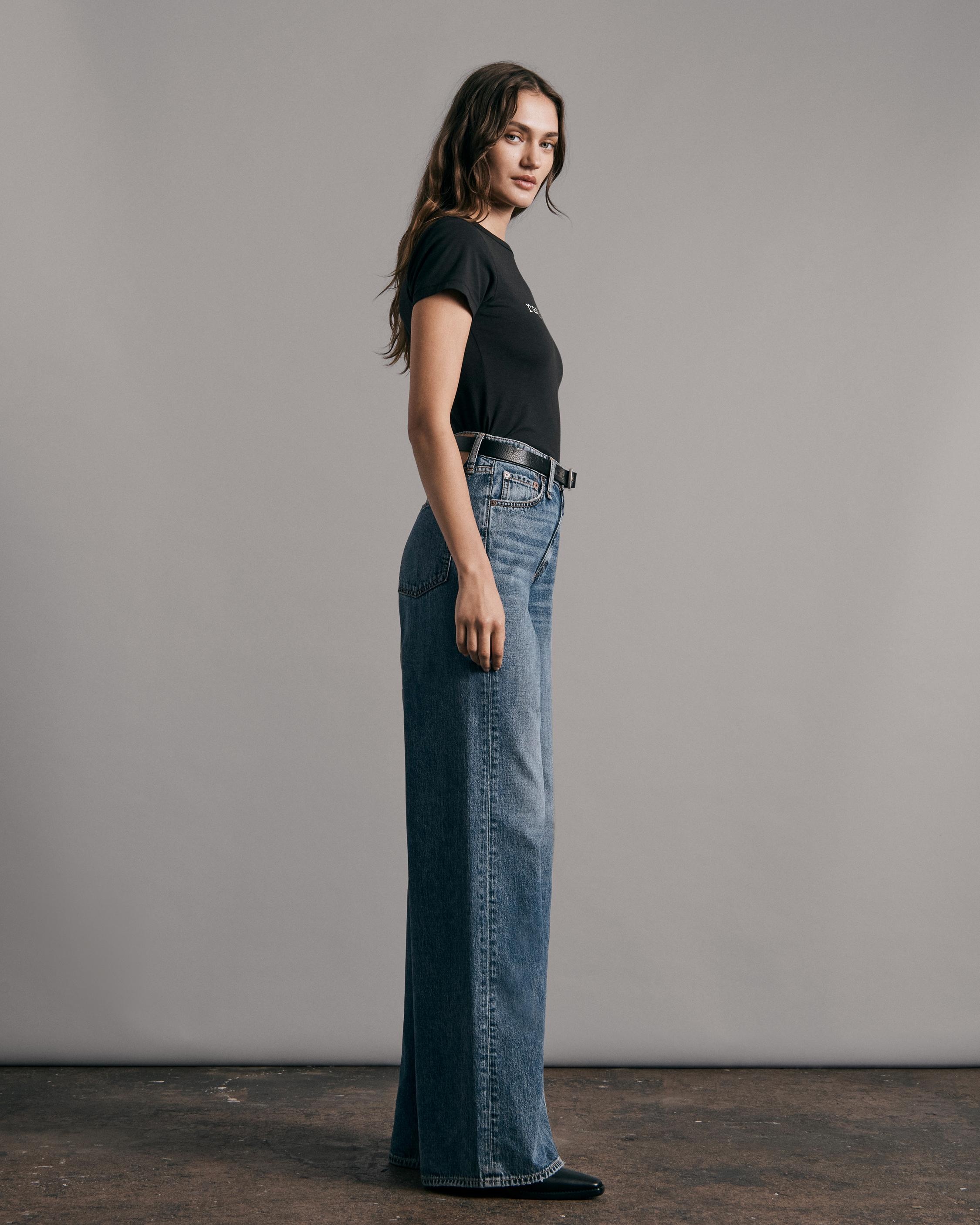 Sofie High-Rise Wide Leg - Pebbles
Relaxed Fit Mid Indigo Jean - 4